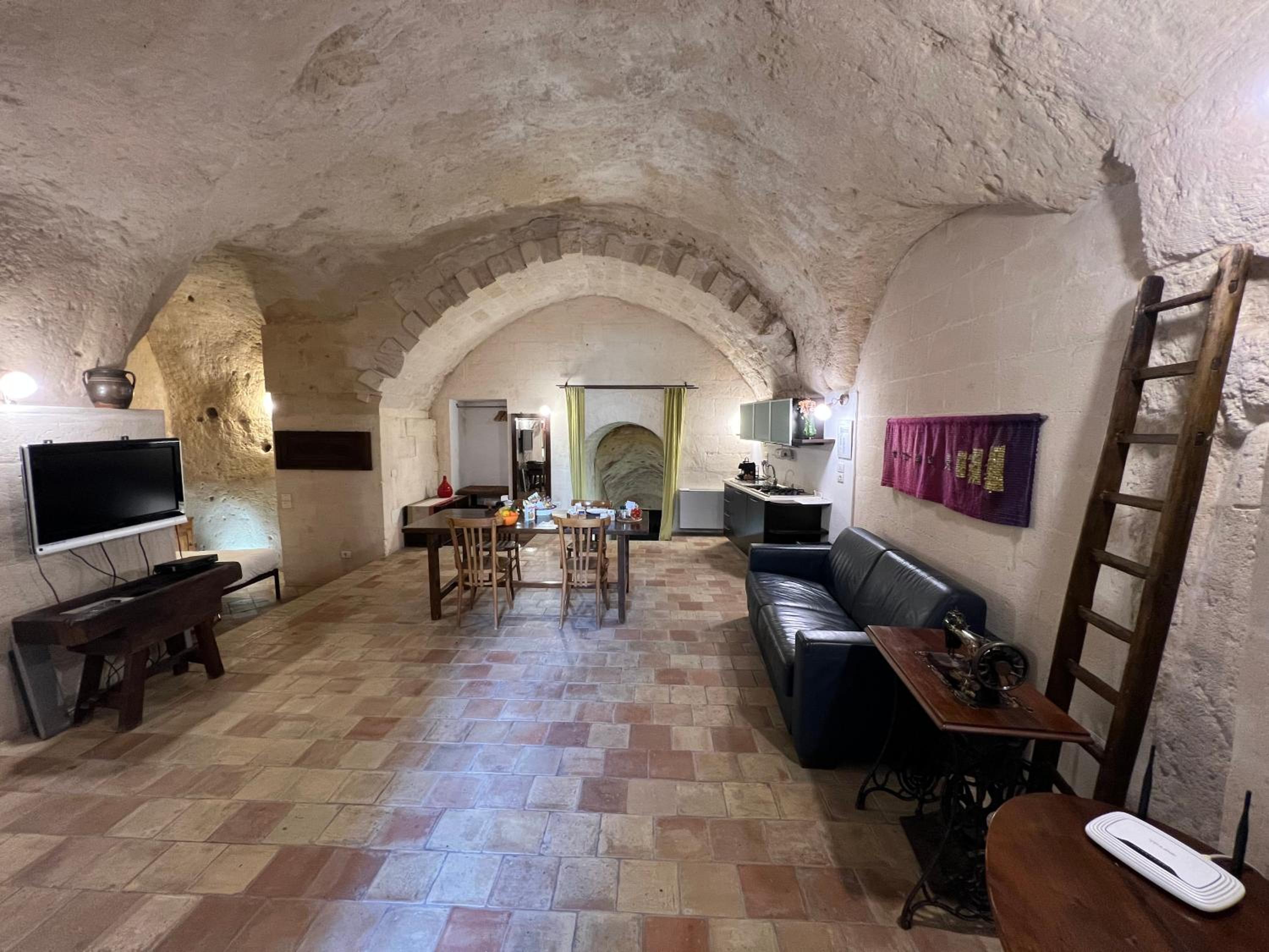 Superior Suite - Photo 23