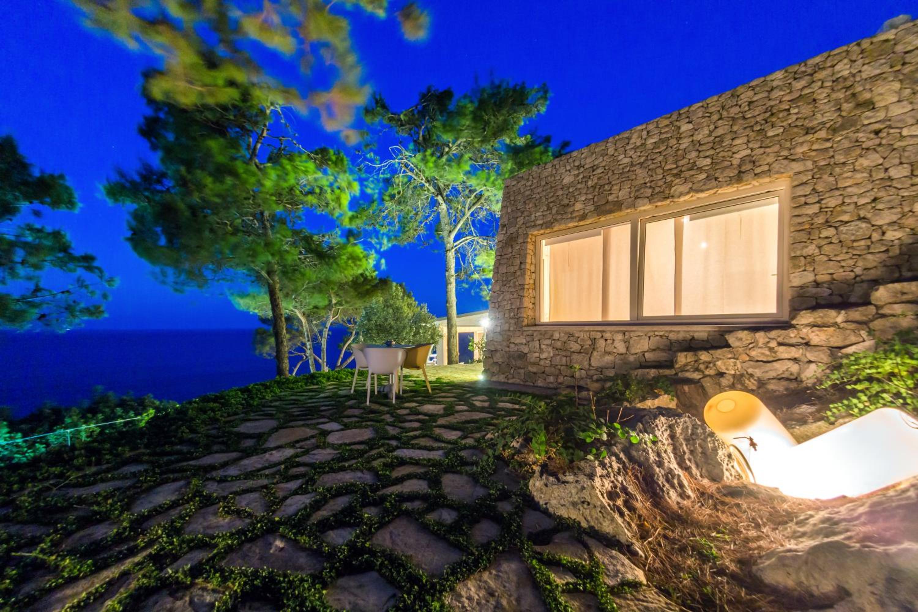 Deluxe Double Room with Sea View - Photo 6