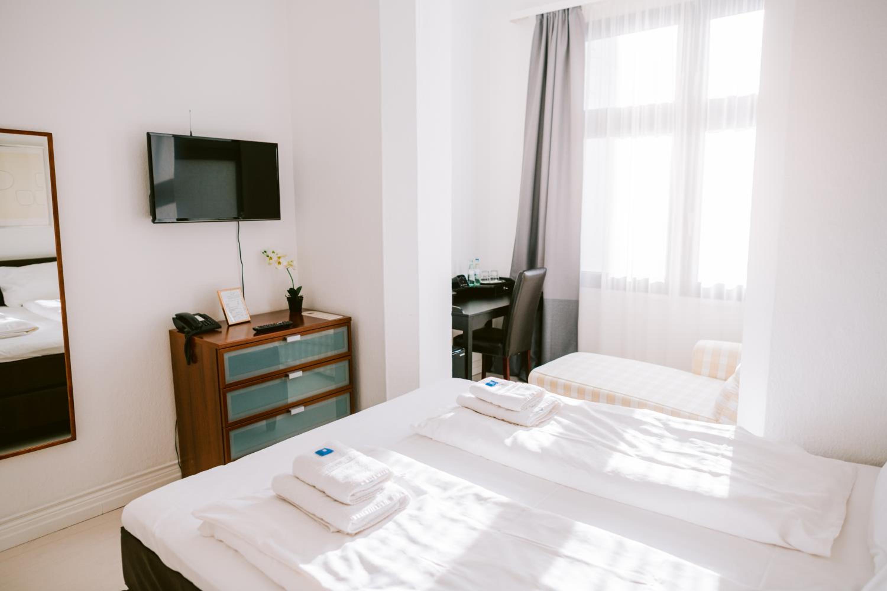 Double Room - Photo 4