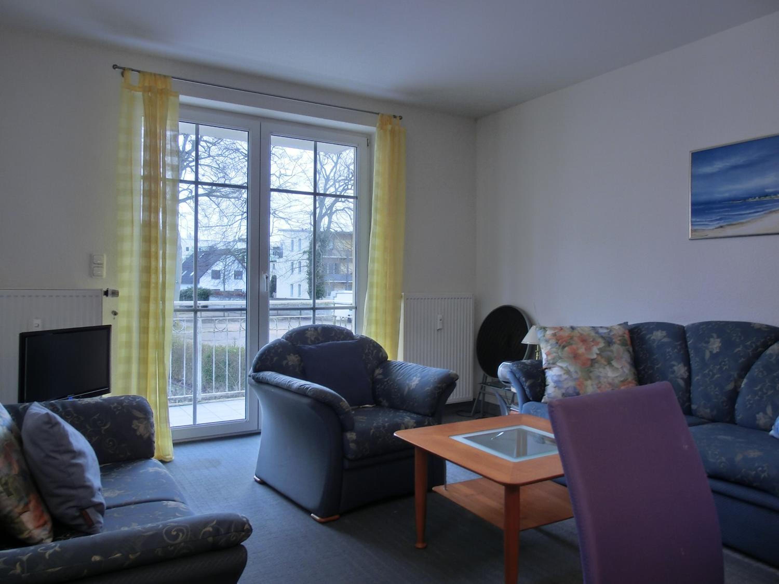 Apartment with Balcony photo 3