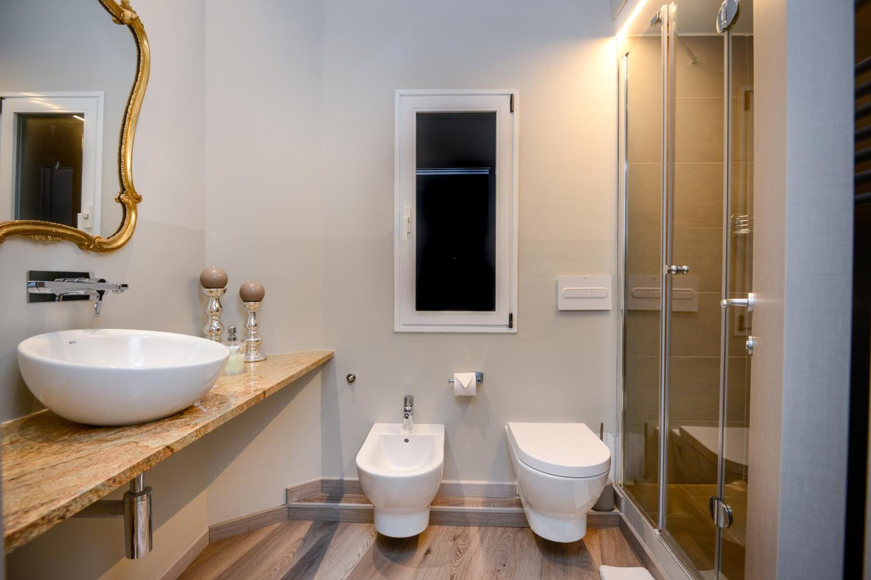 Double Room with Private Bathroom - Photo 5