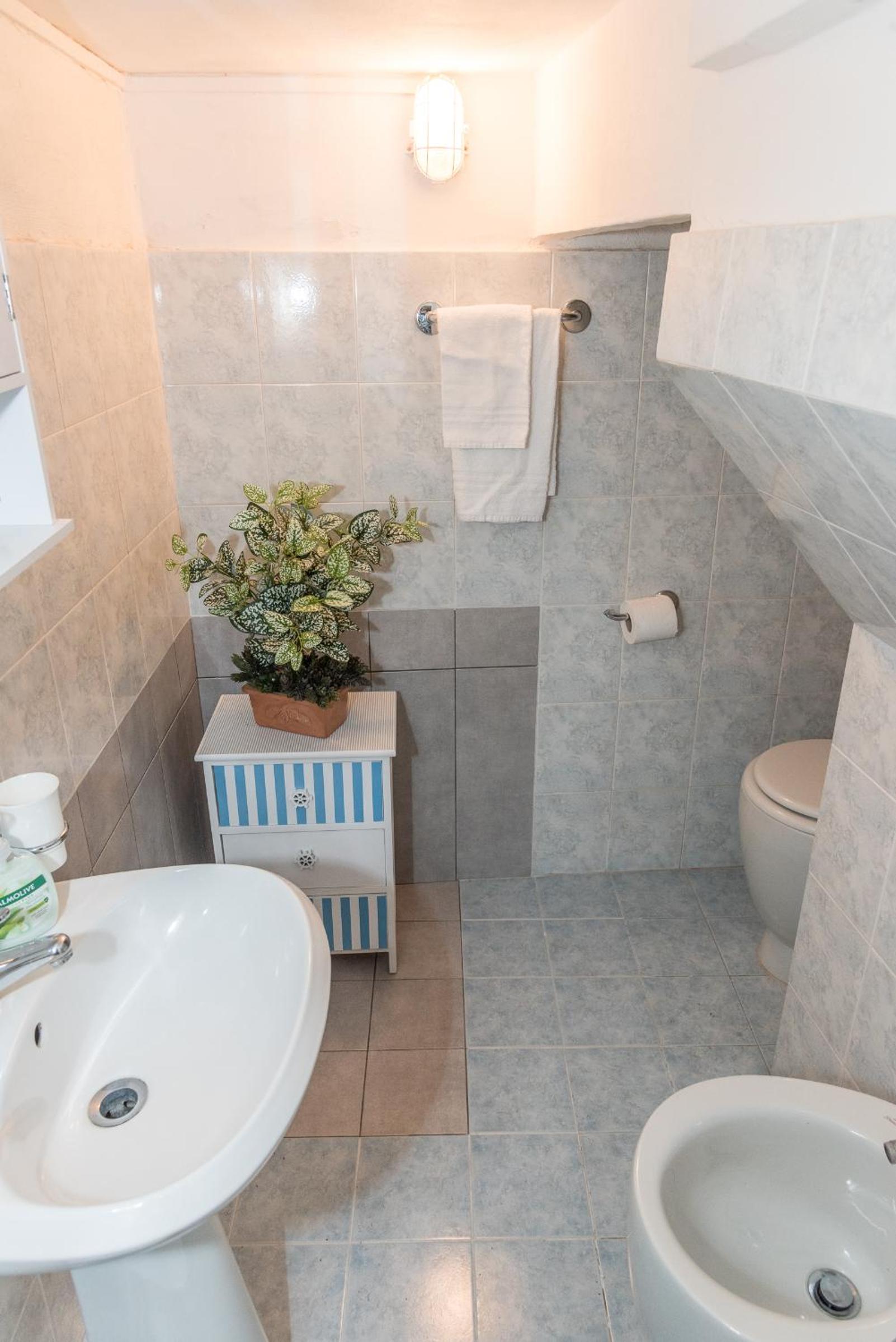 One-Bedroom Apartment (2 Adults) - Via della Valletta 31 - Photo 5