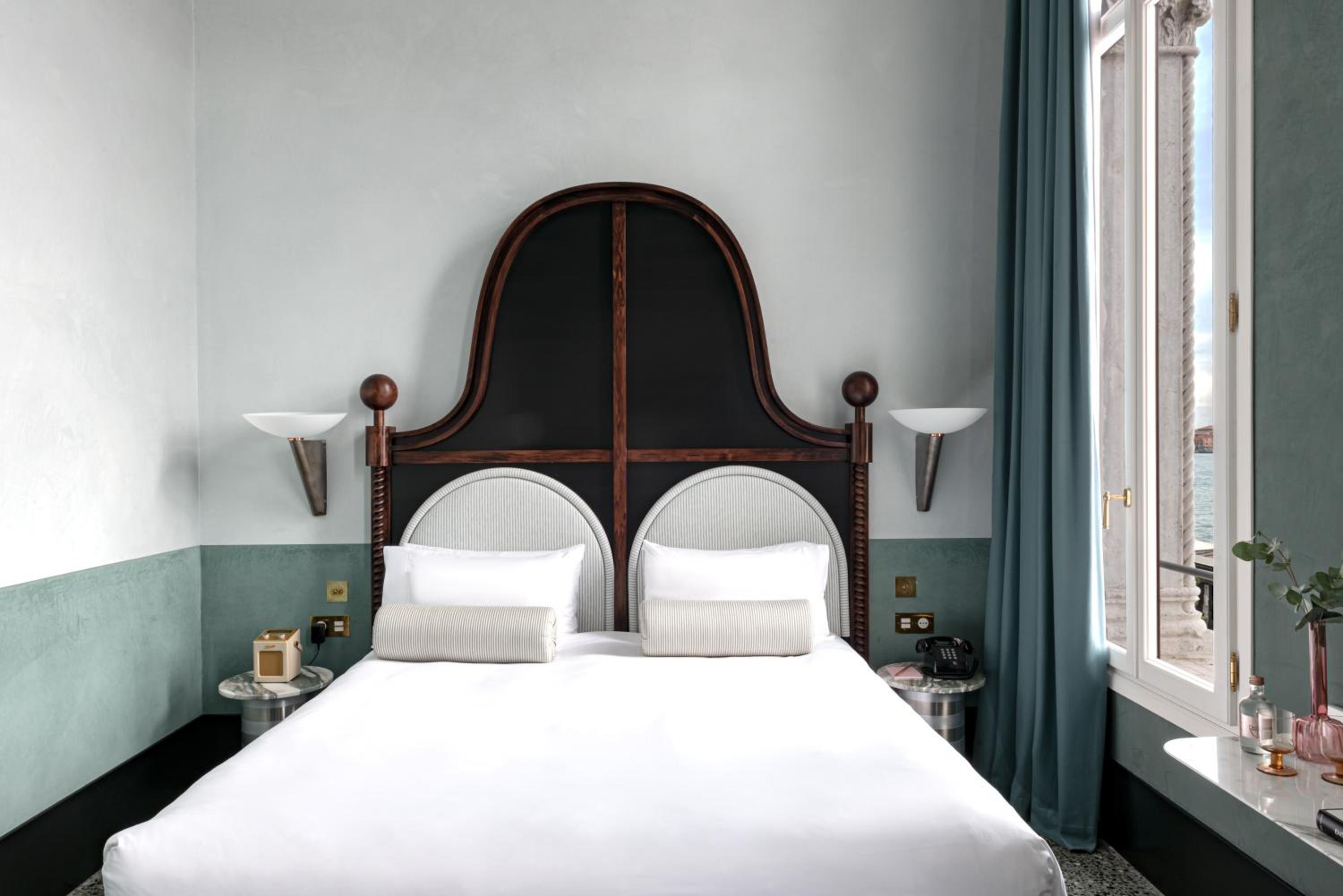 Deluxe Double Room with Canal View photo 2