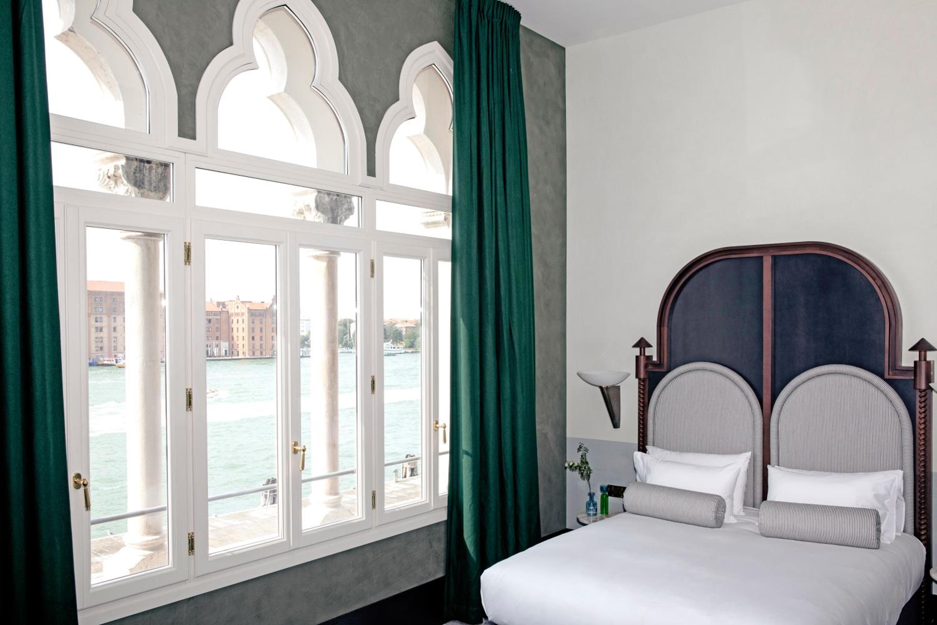 Deluxe Double Room with Canal View photo 1