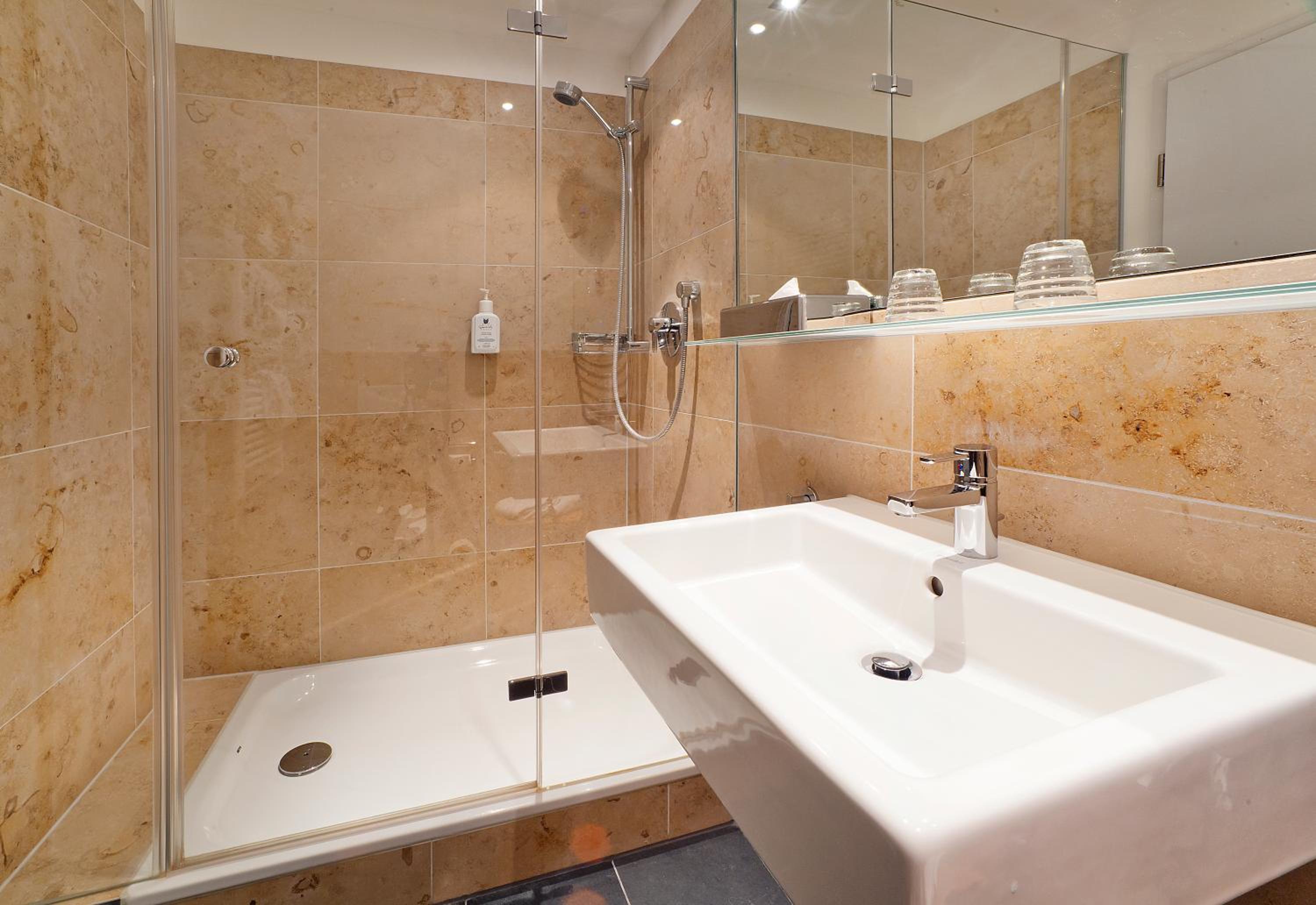 Double Room with Balcony - Photo 5