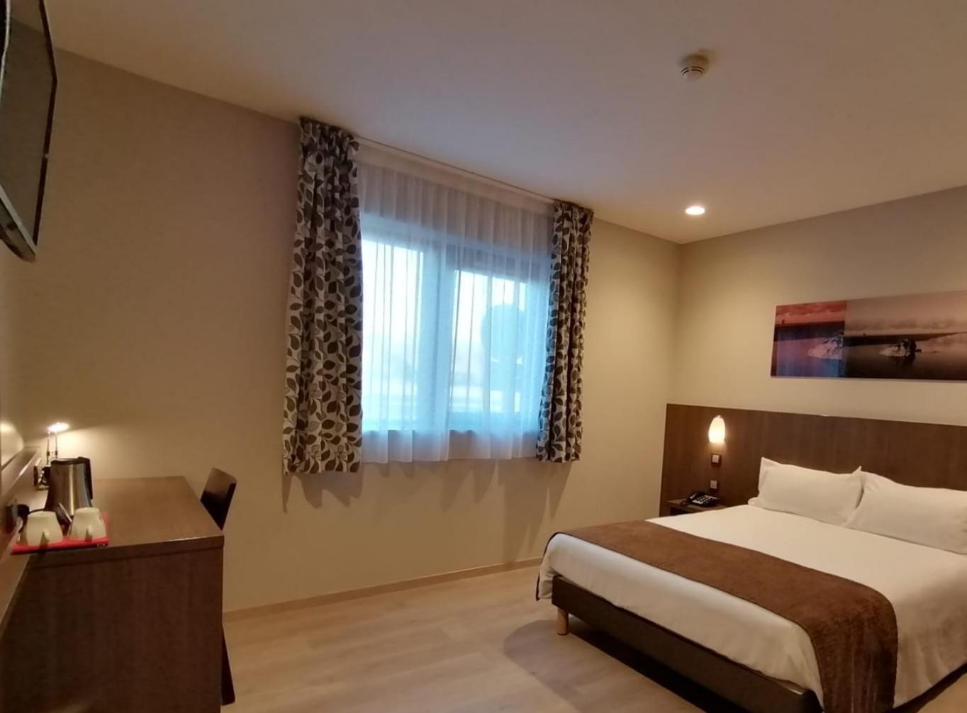 Double or Twin Room for Disabled Guests  - Photo 2
