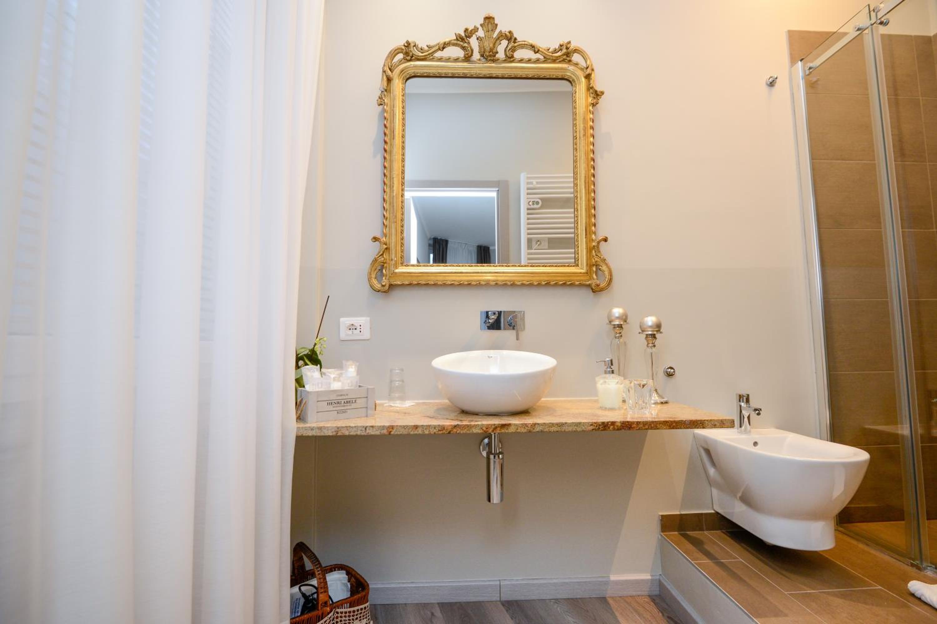 Triple Room with Private Bathroom - Photo 6
