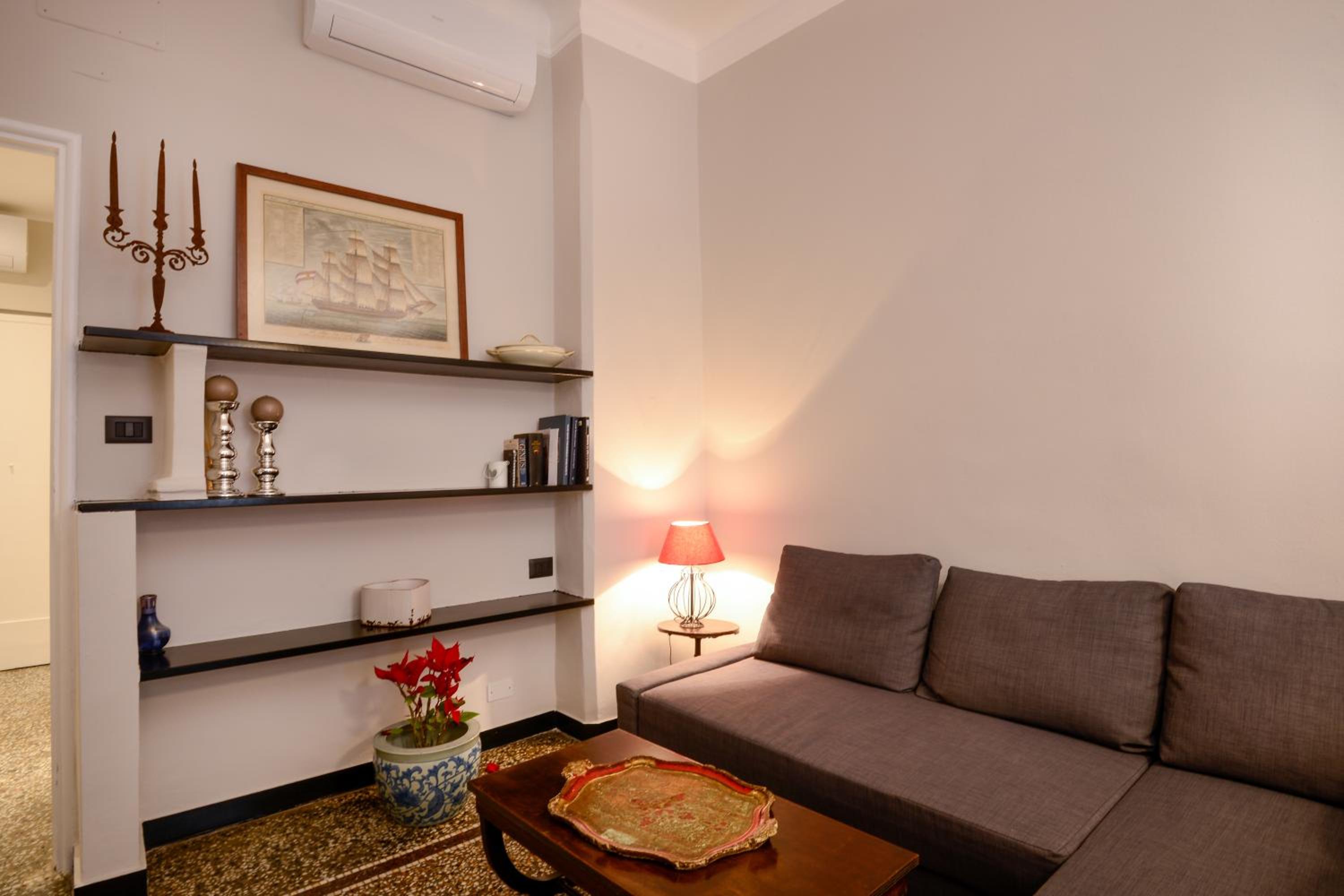 One-Bedroom Apartment photo 2
