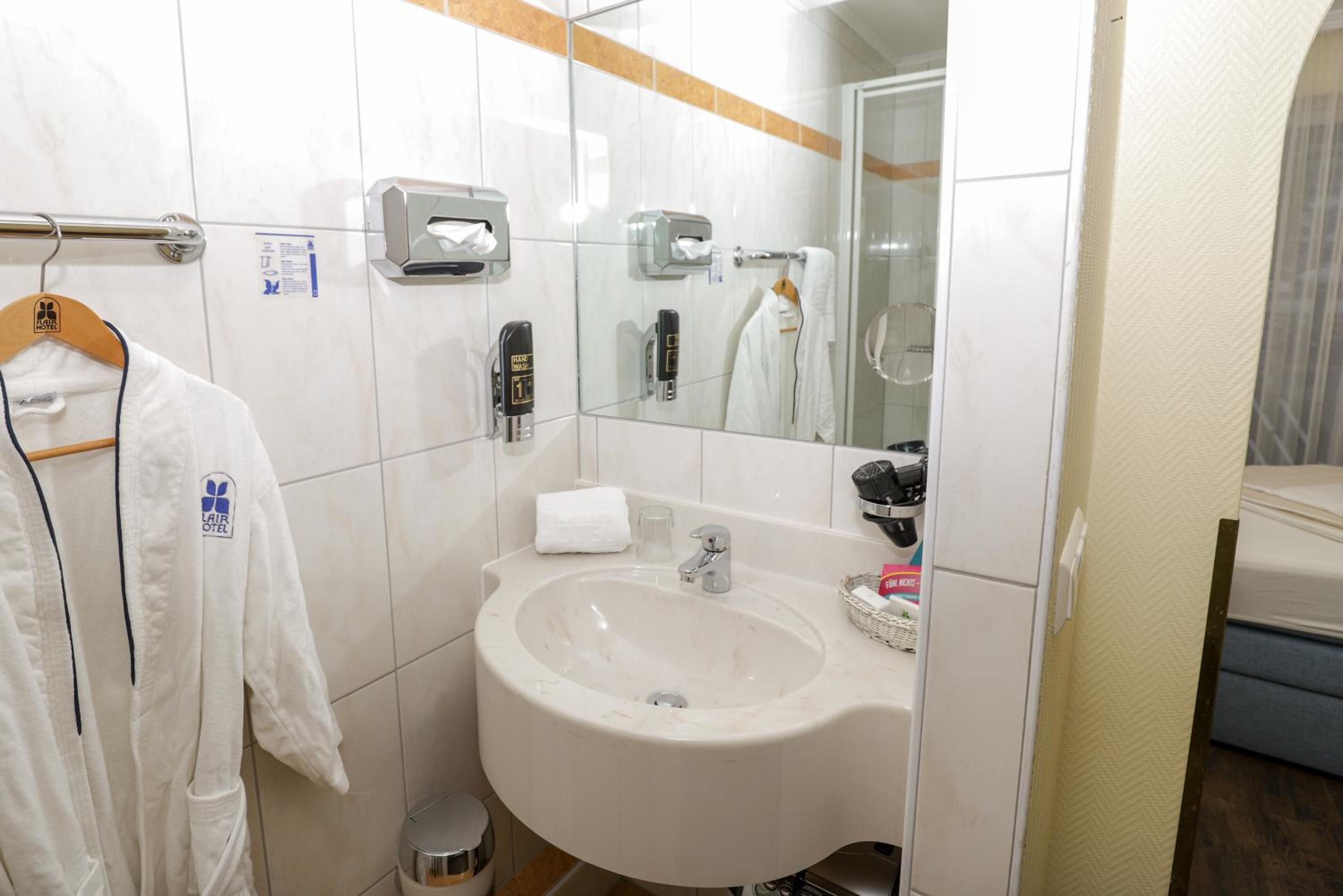 Single Room photo 3