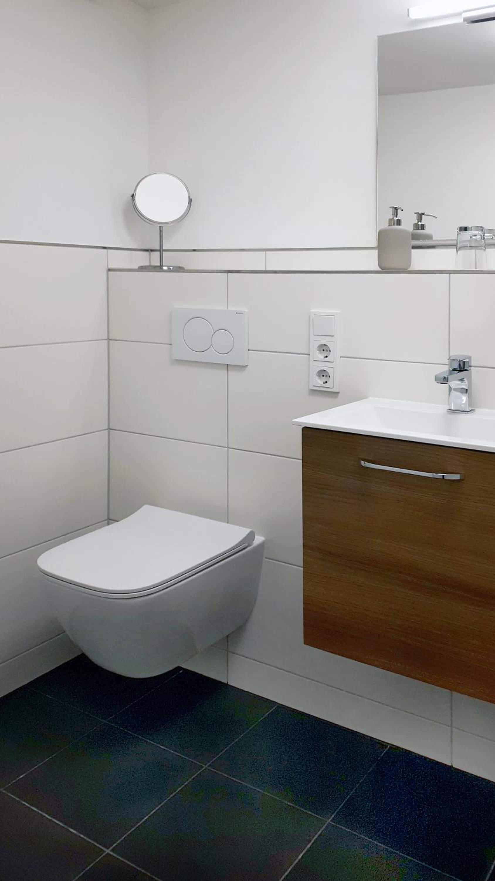 Budget Double Room - Photo 6