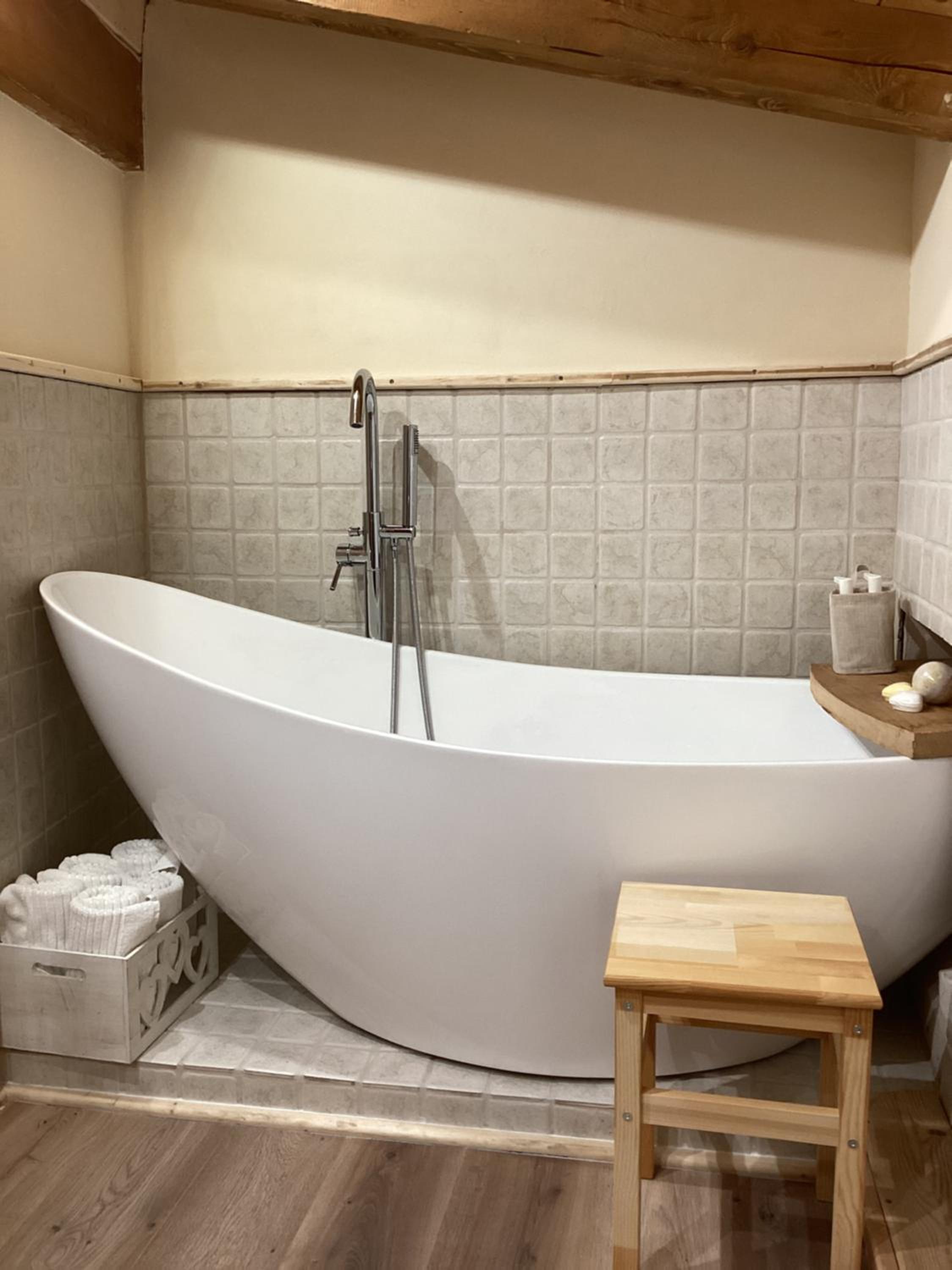 Family Room with Private Bathroom - Photo 3