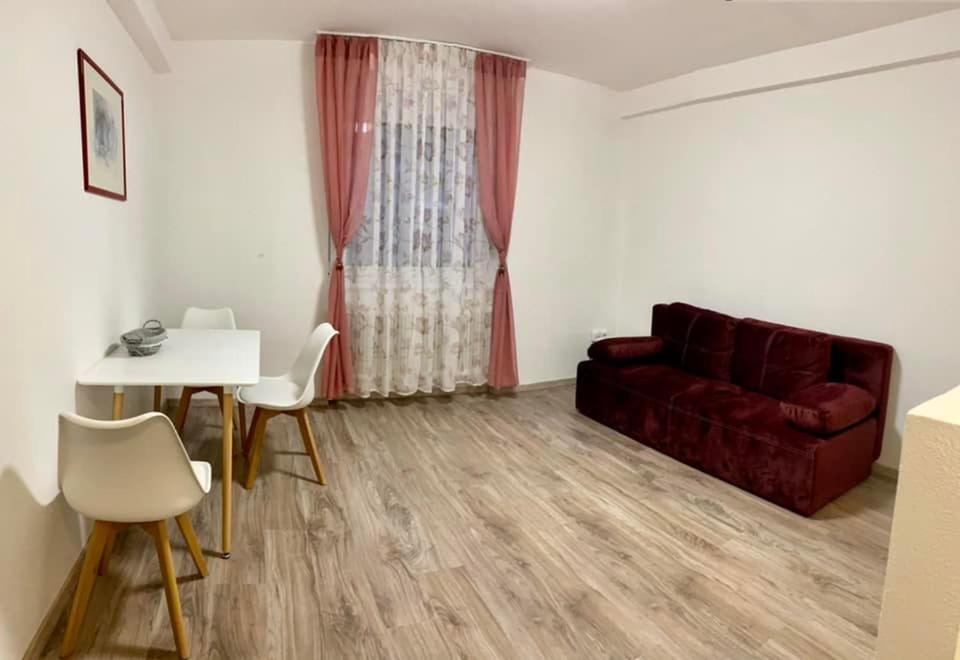 One-Bedroom Apartment - Photo 11