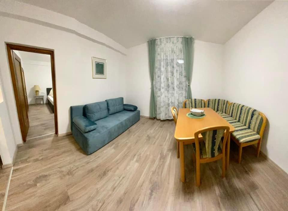 One-Bedroom Apartment - Photo 8