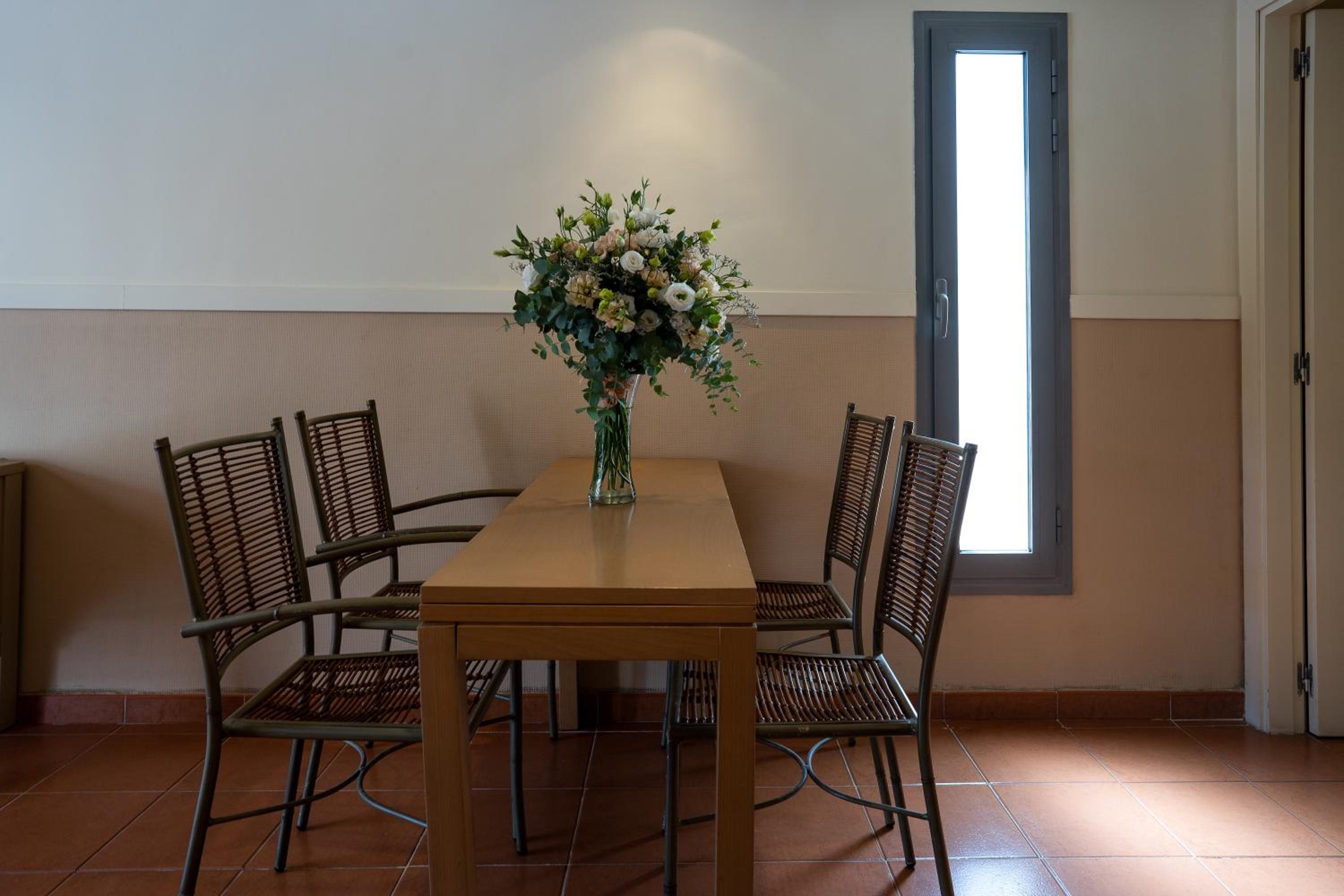 Family Suite (2 Adults + 2 Children) - Photo 3