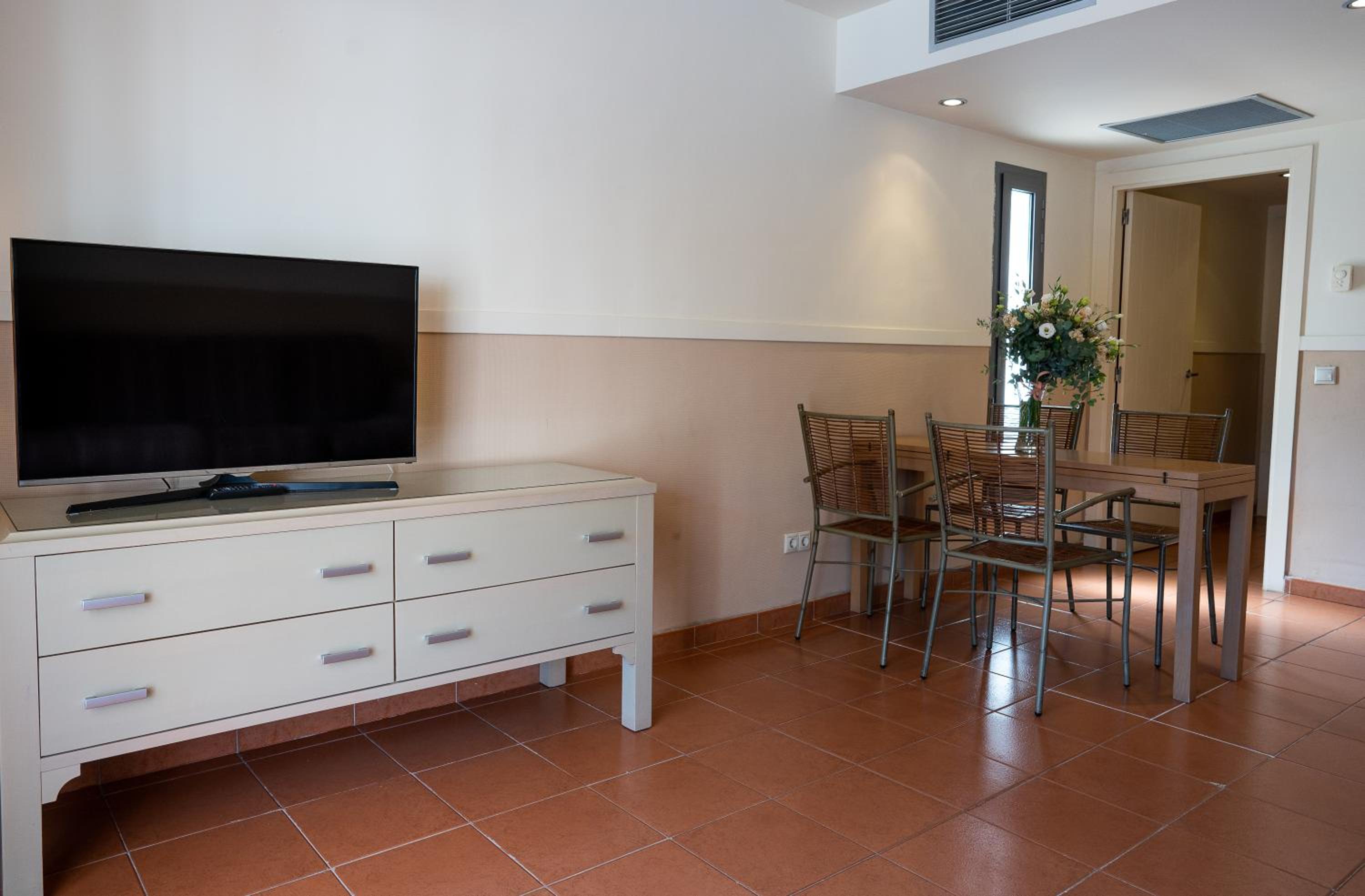 Family Suite (2 Adults + 2 Children) - Photo 23
