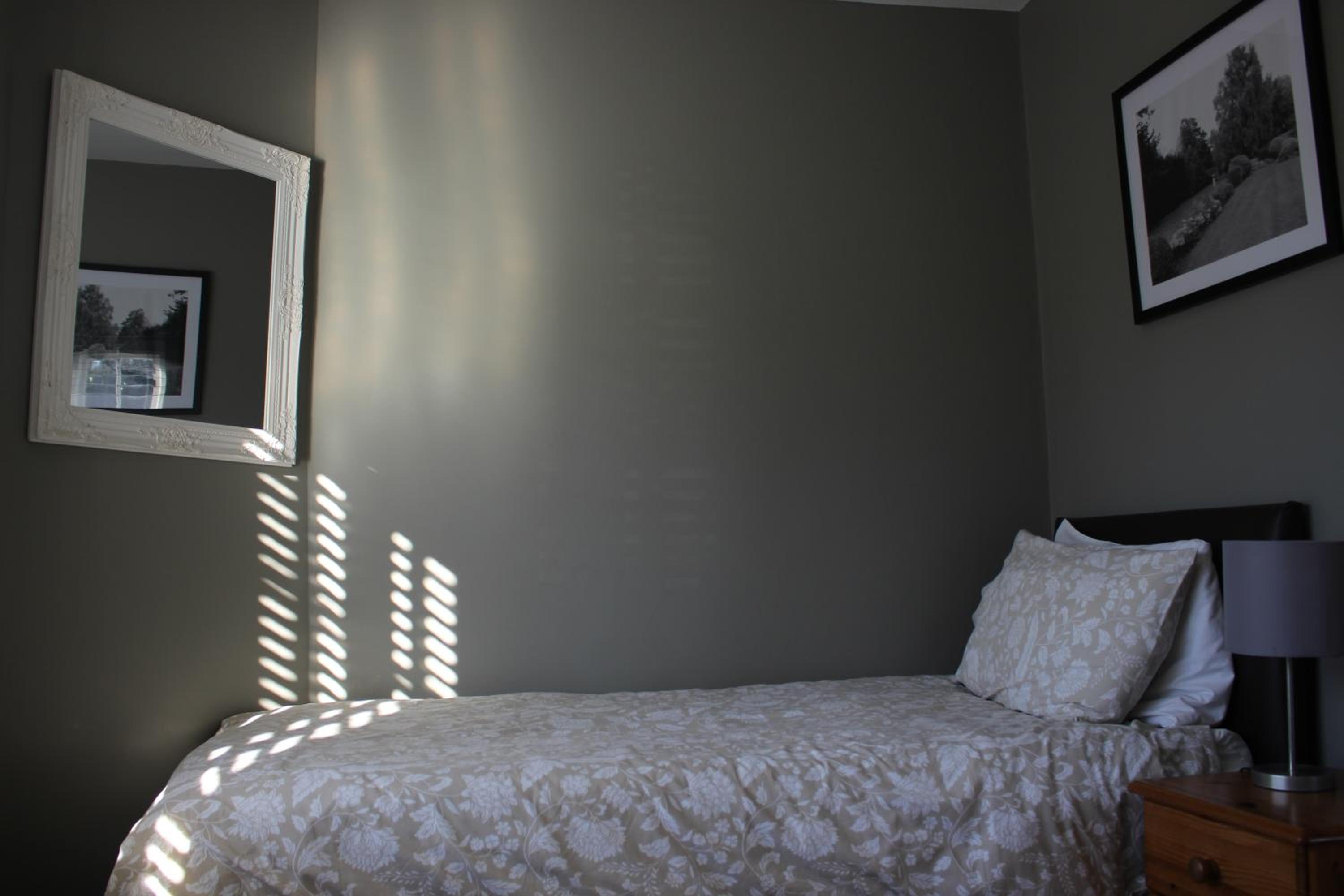 Five-Bedroom House photo 2