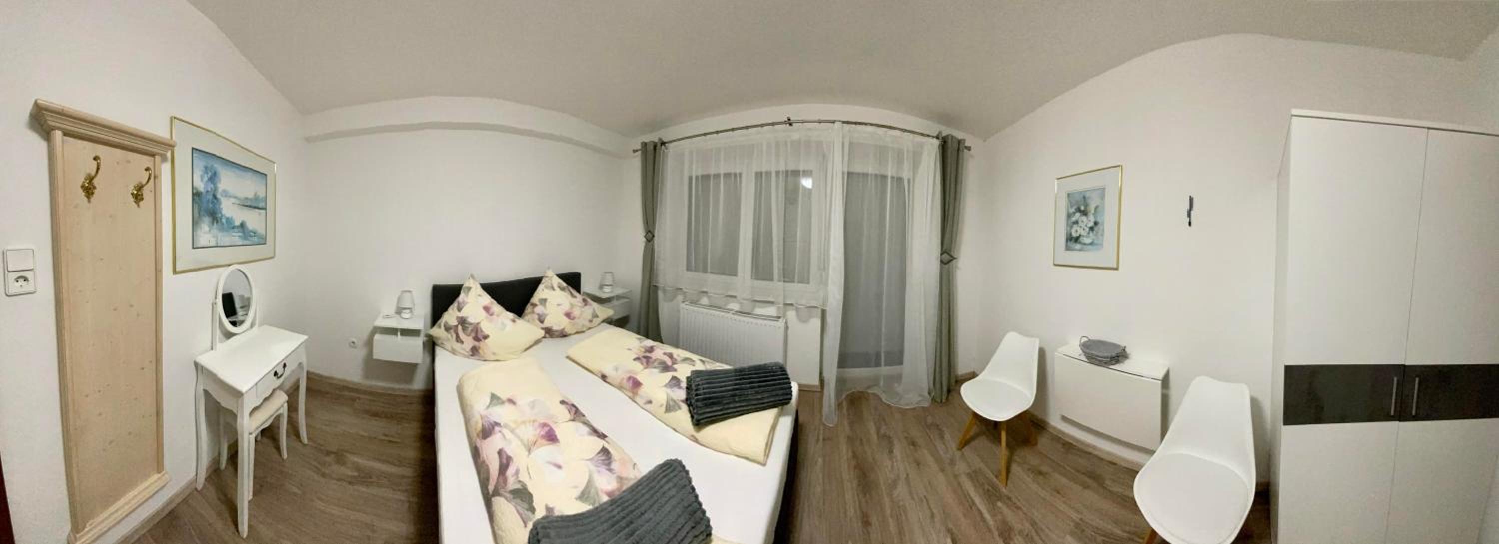 Double Room with Balcony - Photo 8