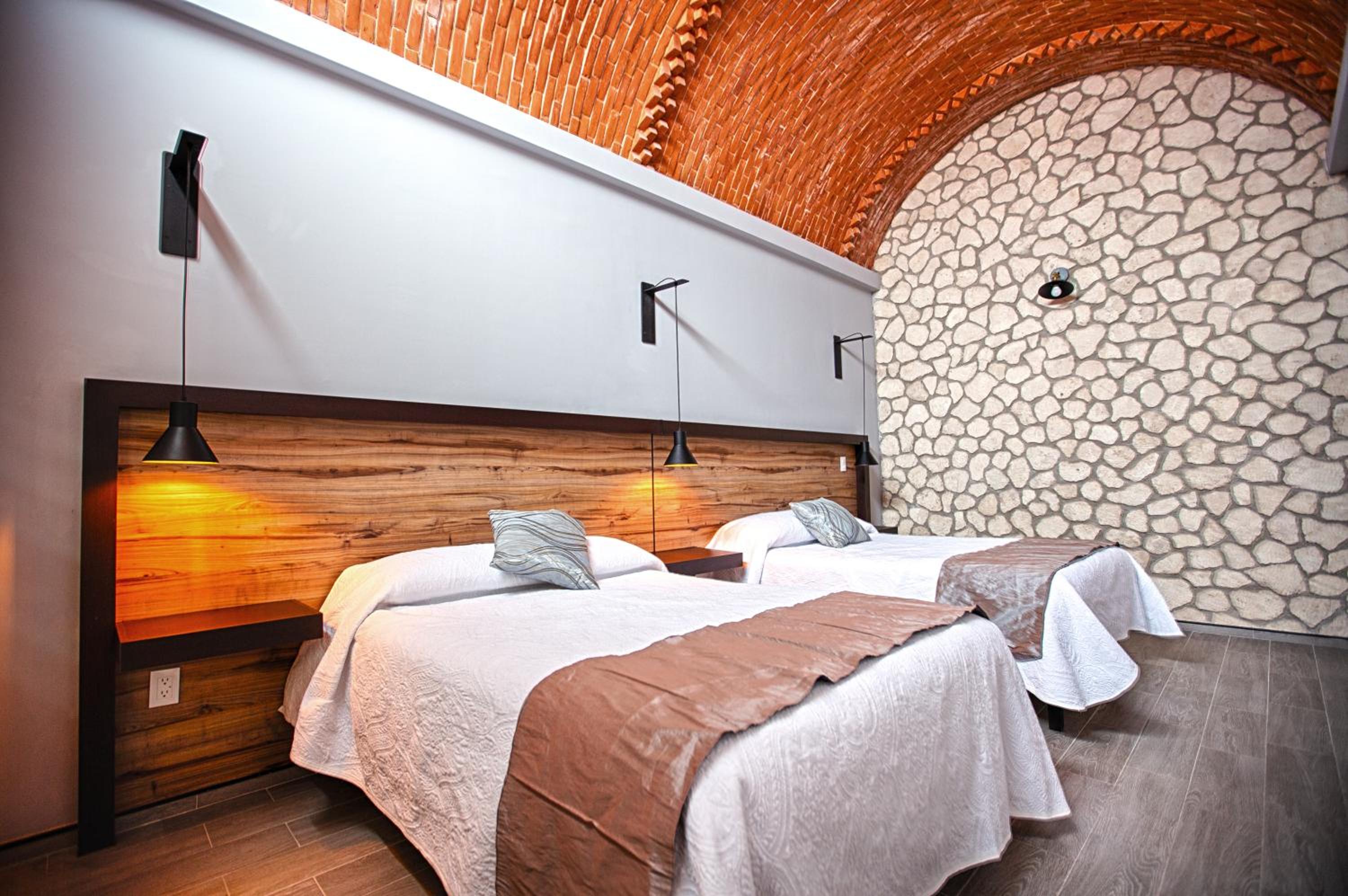 Deluxe Room - Photo 7