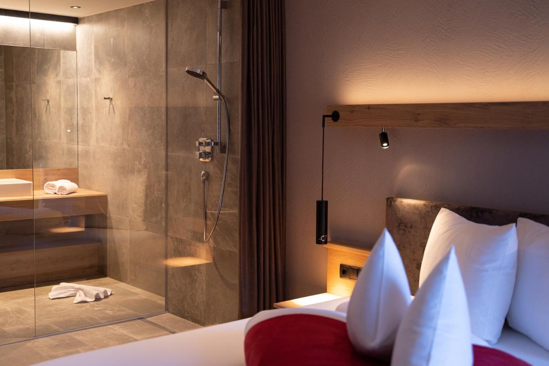 Double Room with Pool View photo 2