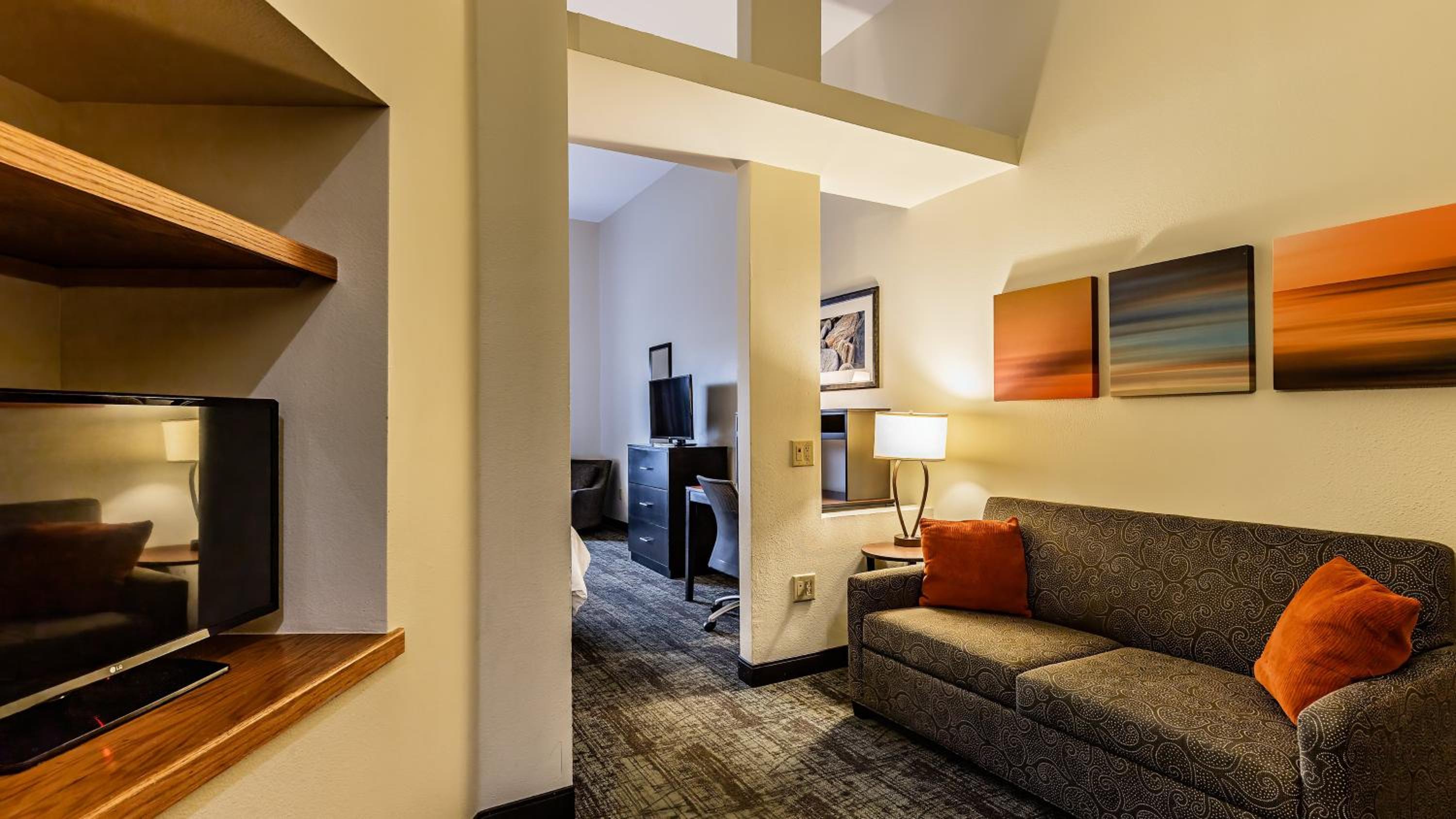 King Deluxe Suite-Non Smoking - Photo 1