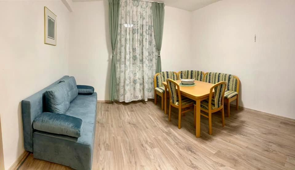One-Bedroom Apartment - Photo 9