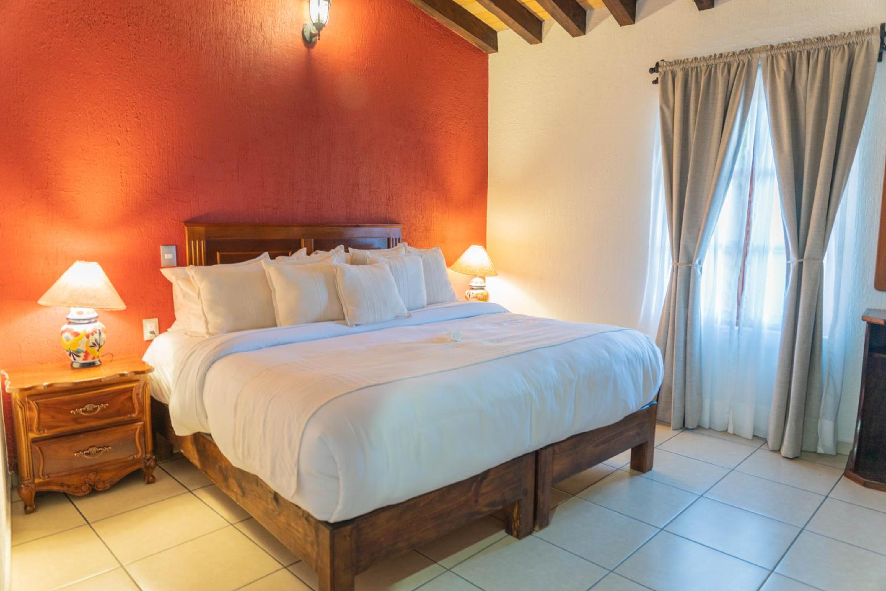 Deluxe King Room - Photo 1