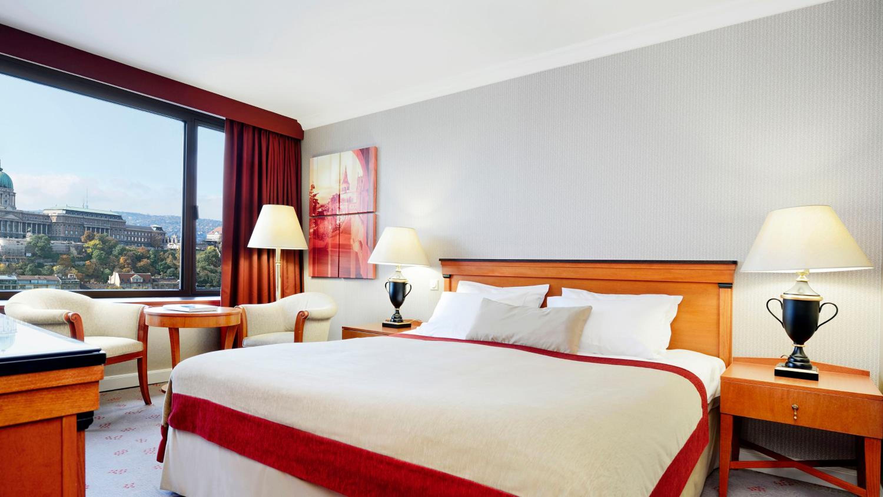Classic Queen Room with River View - Photo 4