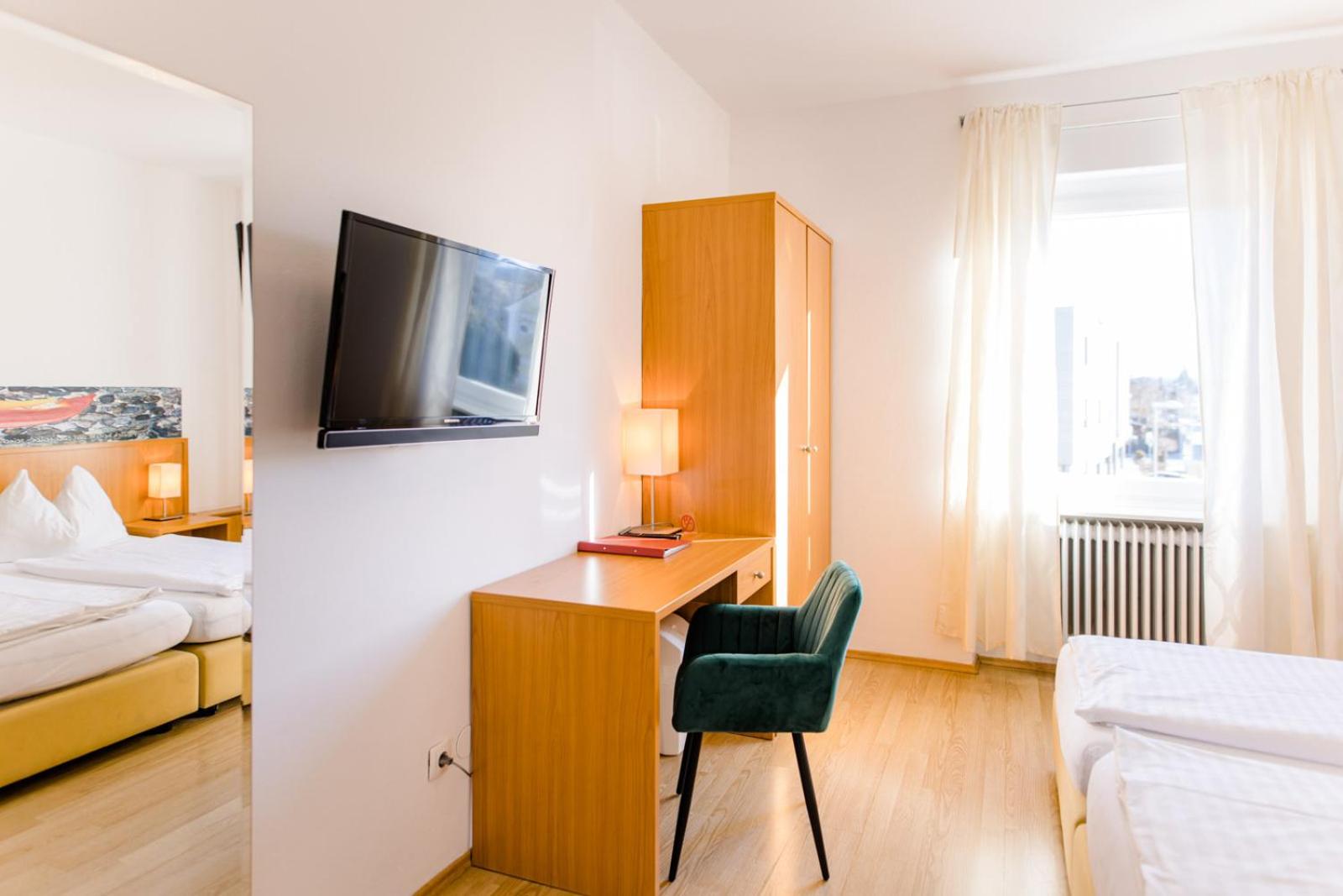 Double Room - Photo 10