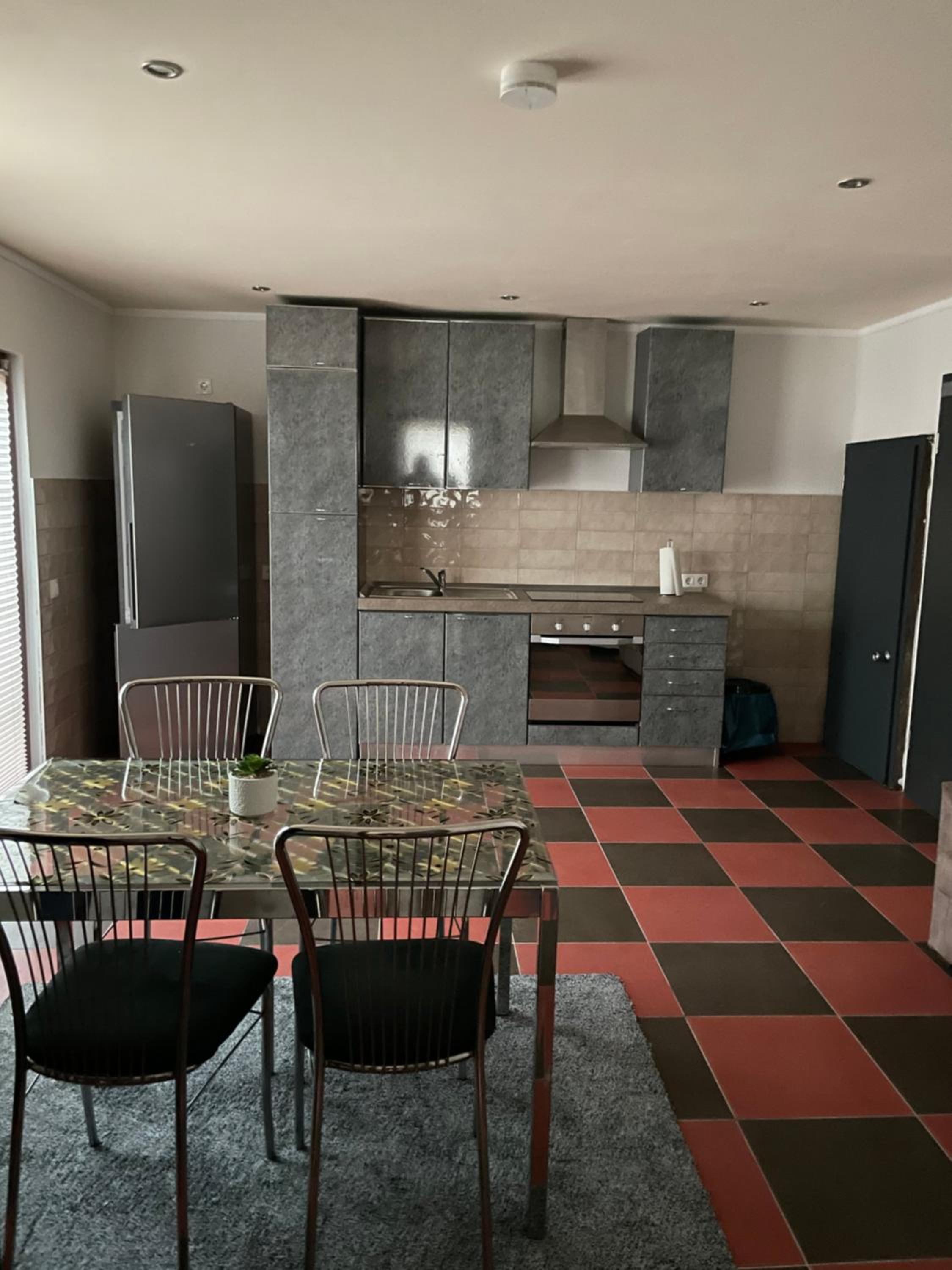 Apartment - Ground Floor - Photo 2