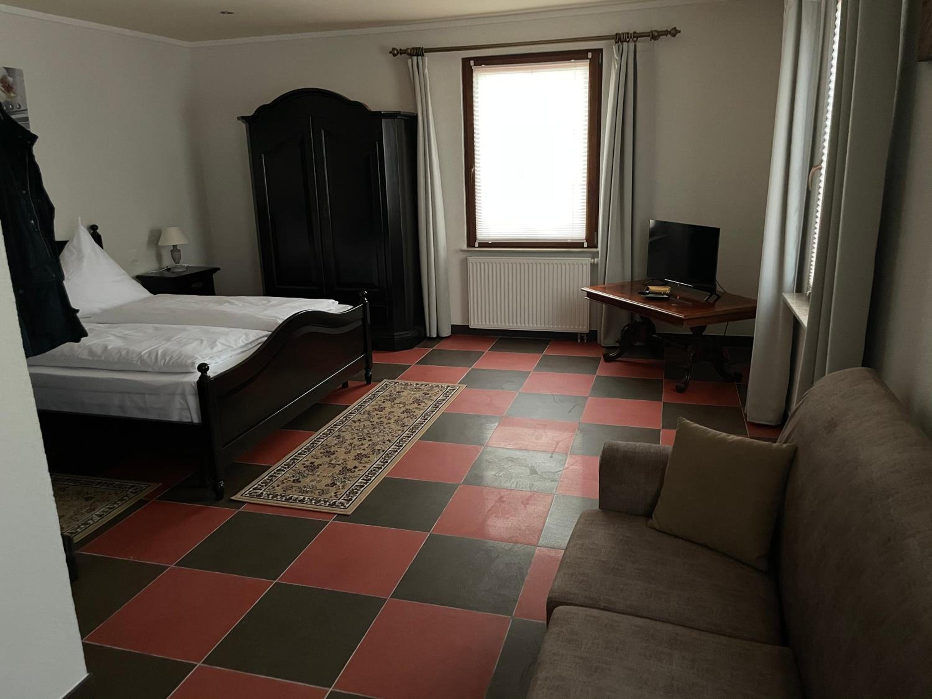 Apartment - Ground Floor - Photo 3
