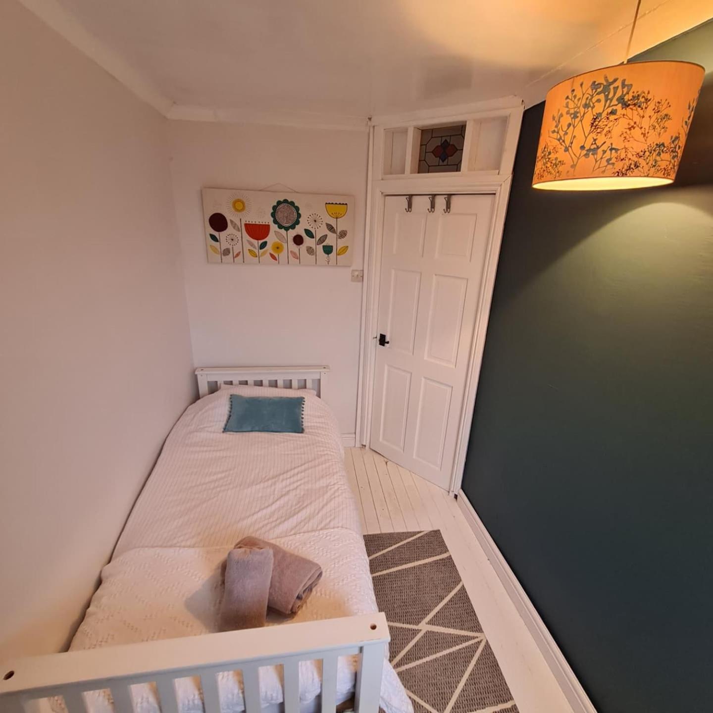 Two-Bedroom House - Photo 9