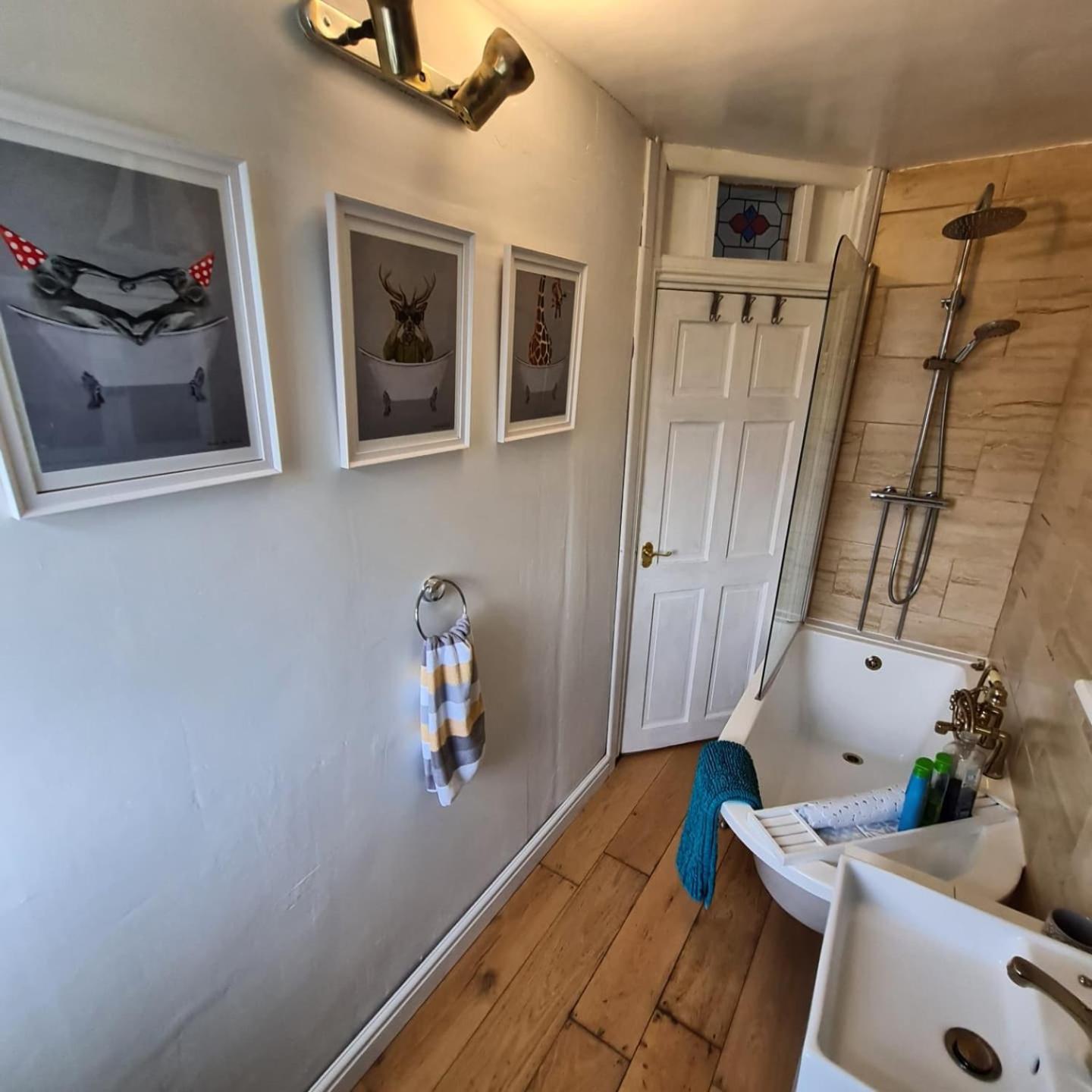 Two-Bedroom House - Photo 11
