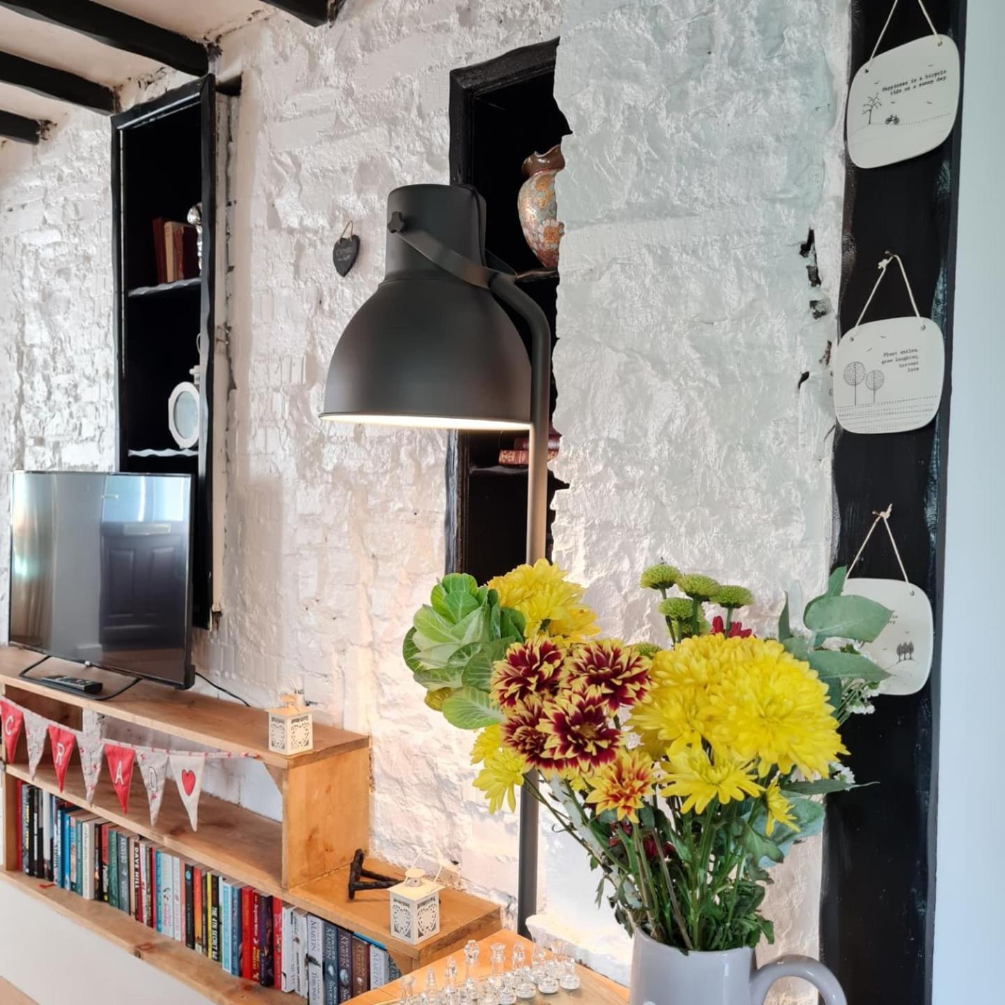 Two-Bedroom House - Photo 3