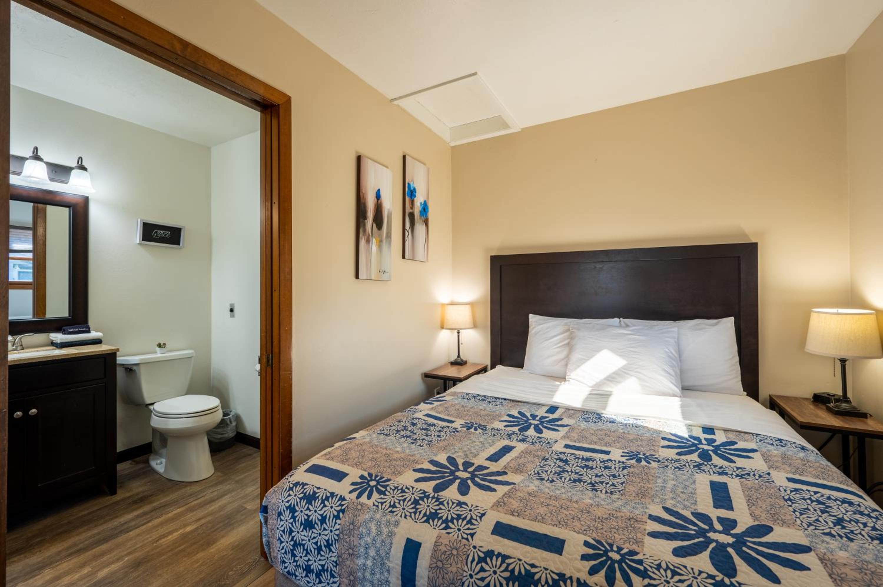 Queen Room - Main Building photo 2