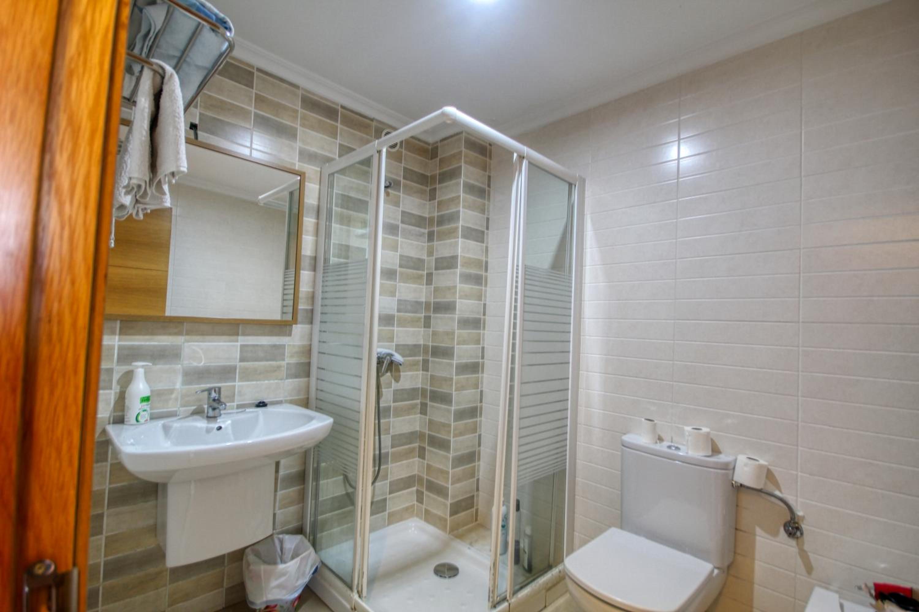 Double Room with Private Bathroom - Photo 3
