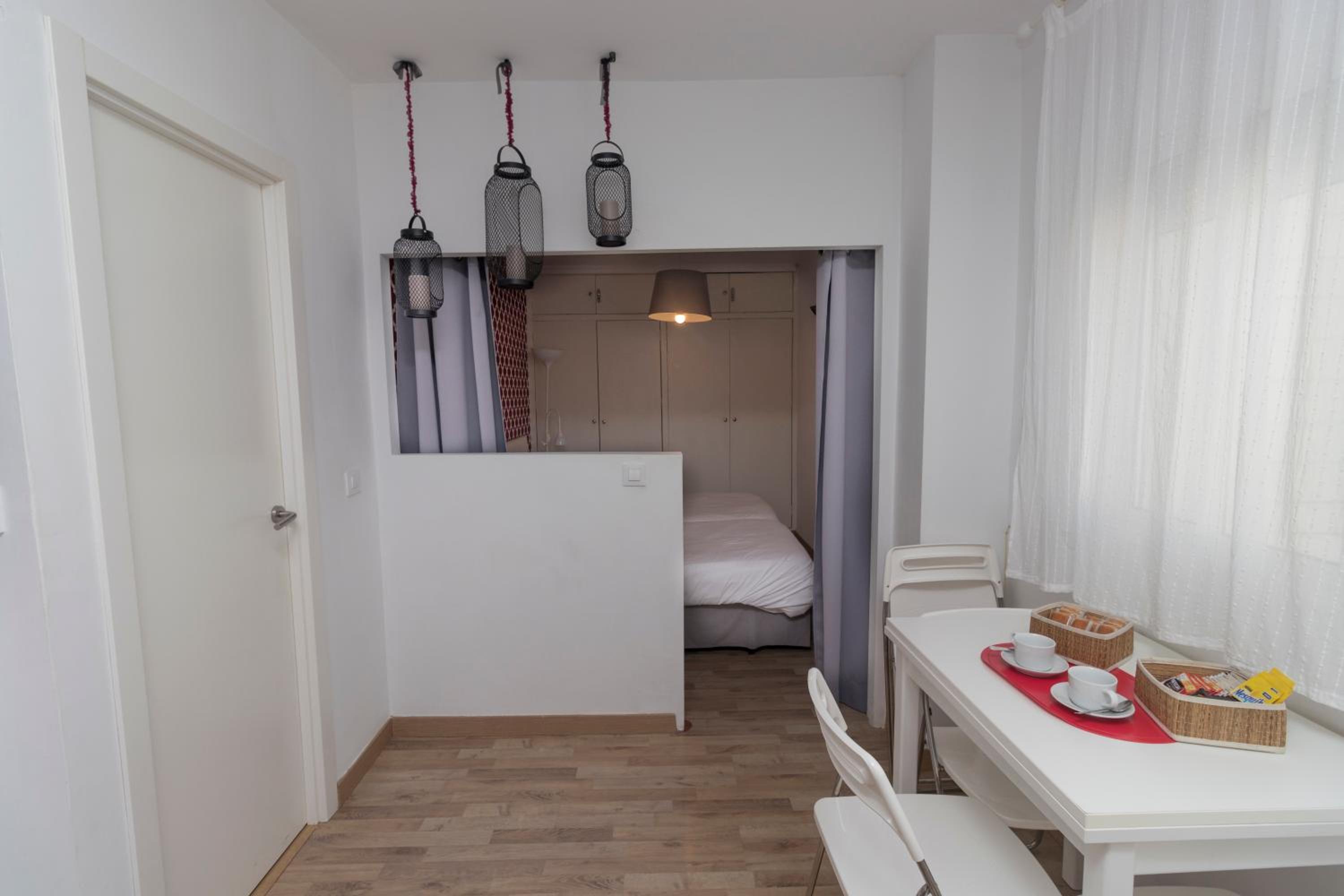 One-Bedroom Apartment - Photo 35