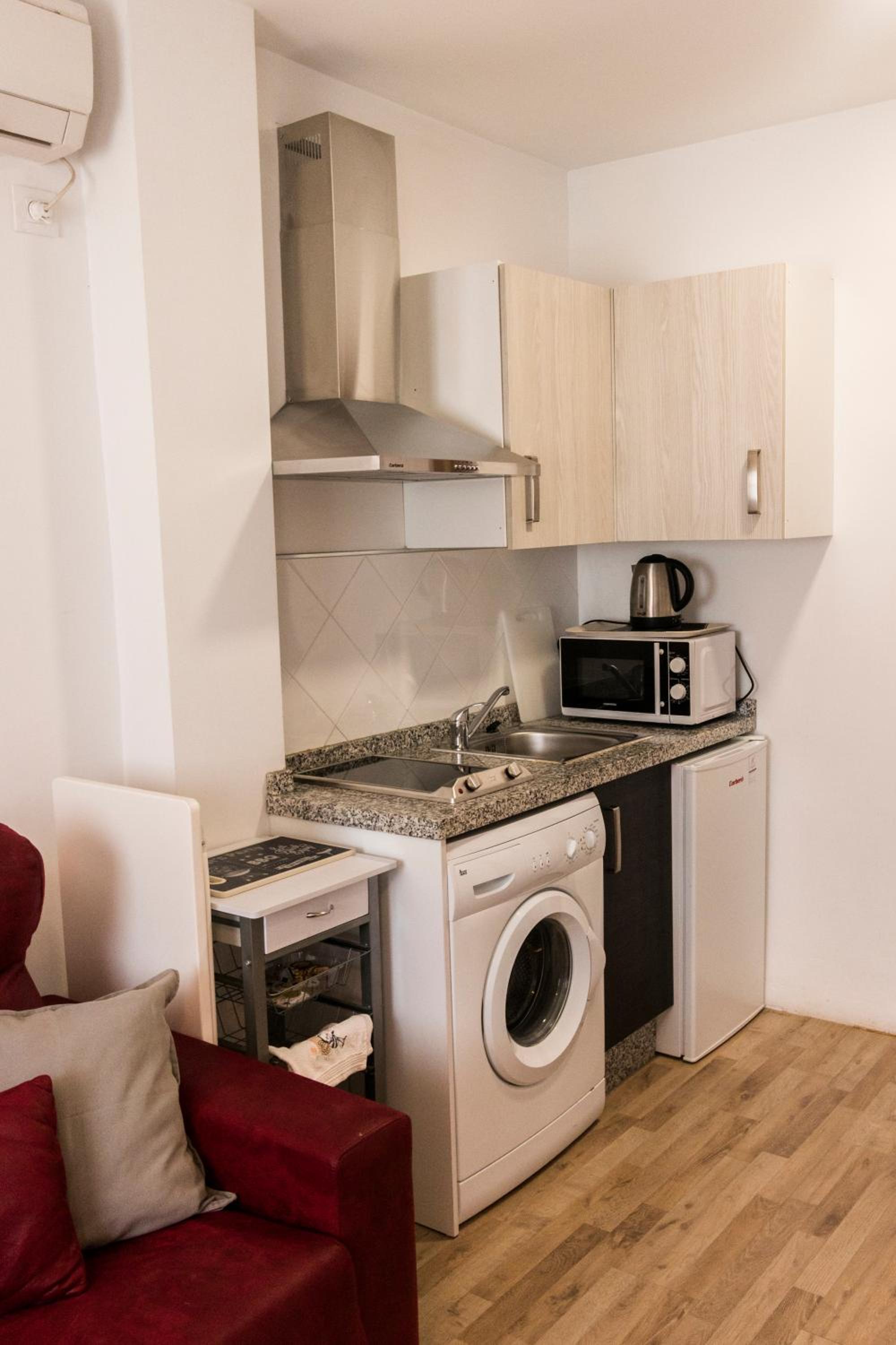 One-Bedroom Apartment - Photo 37