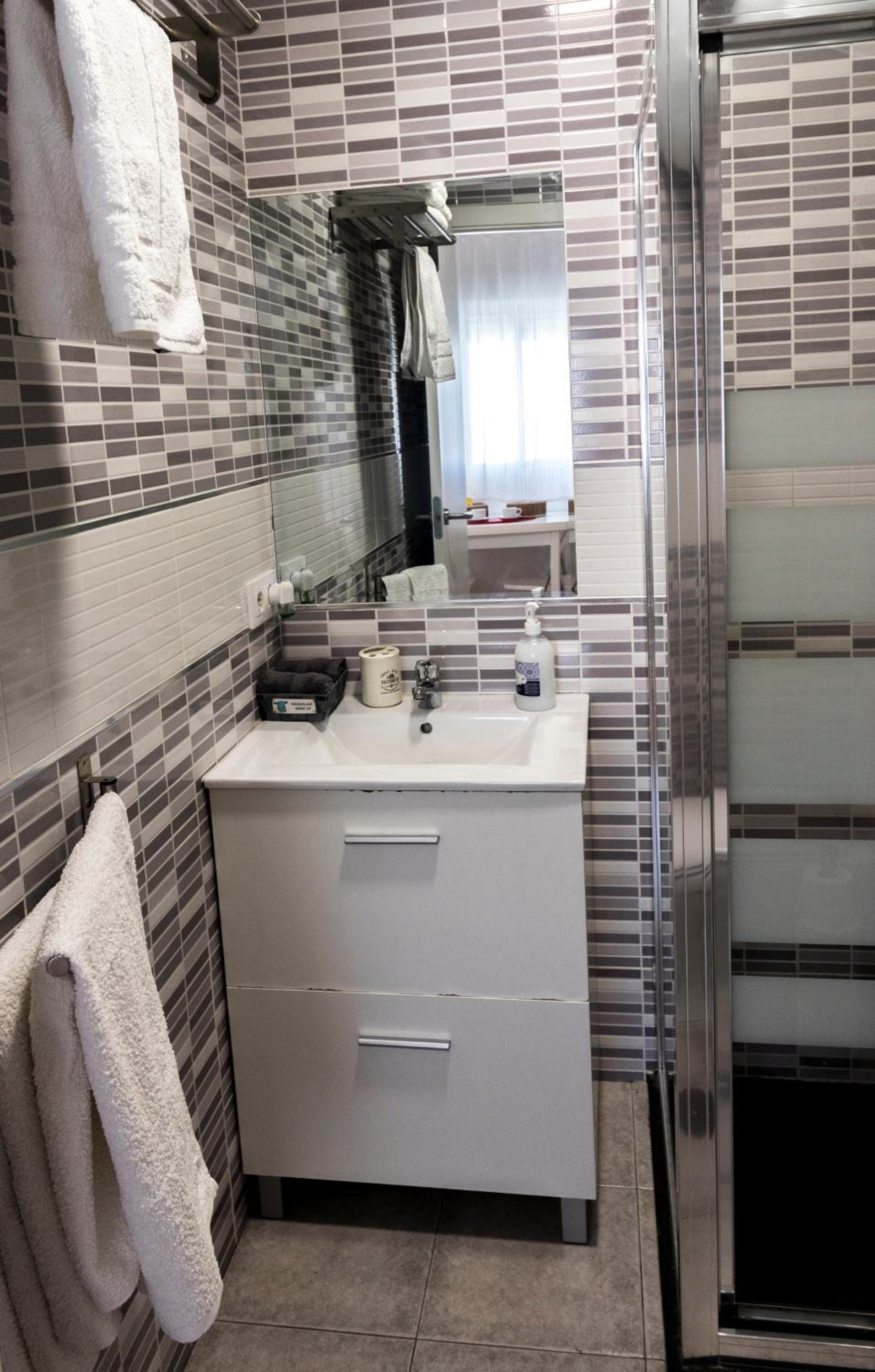 One-Bedroom Apartment - Photo 39