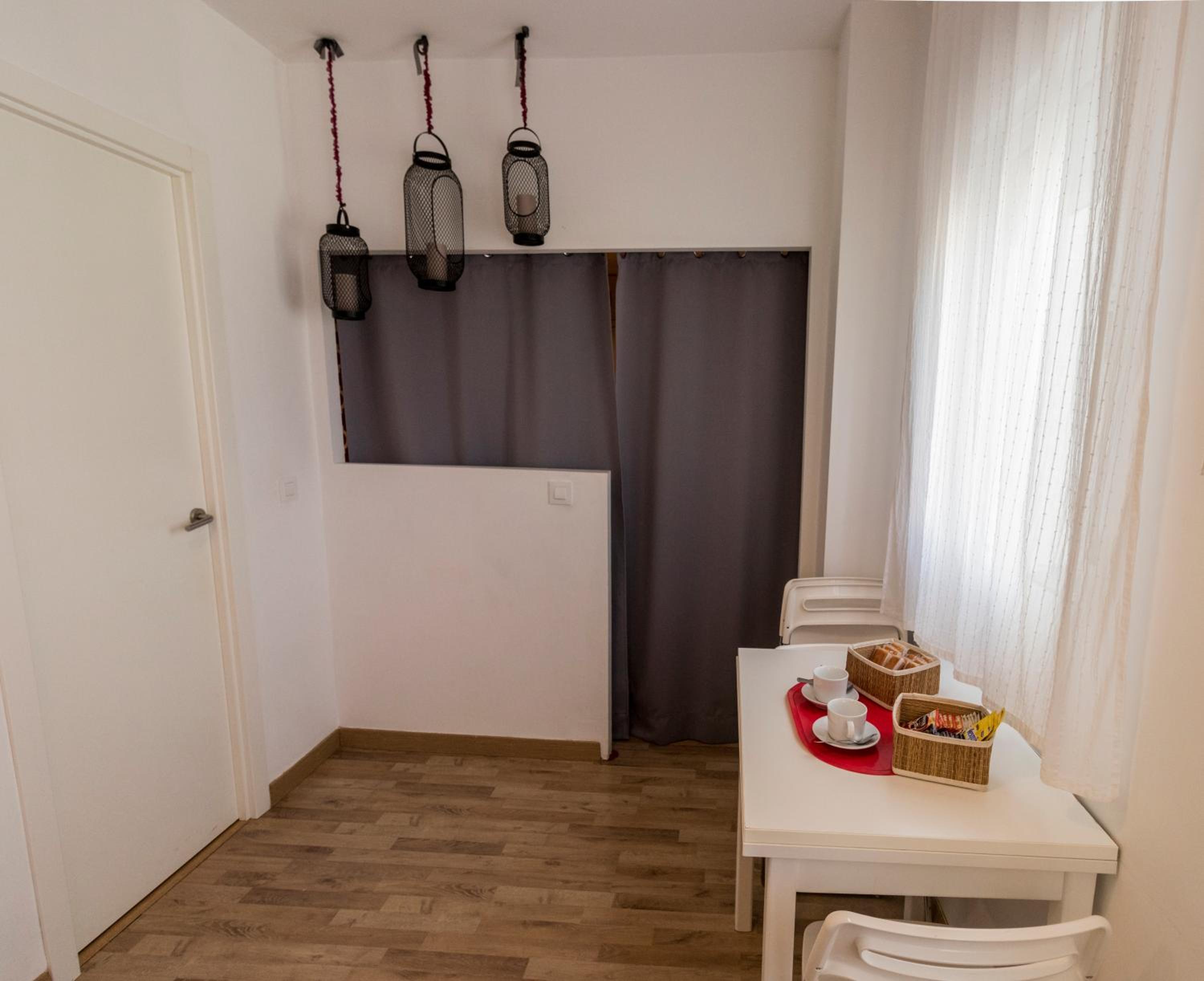 One-Bedroom Apartment - Photo 2