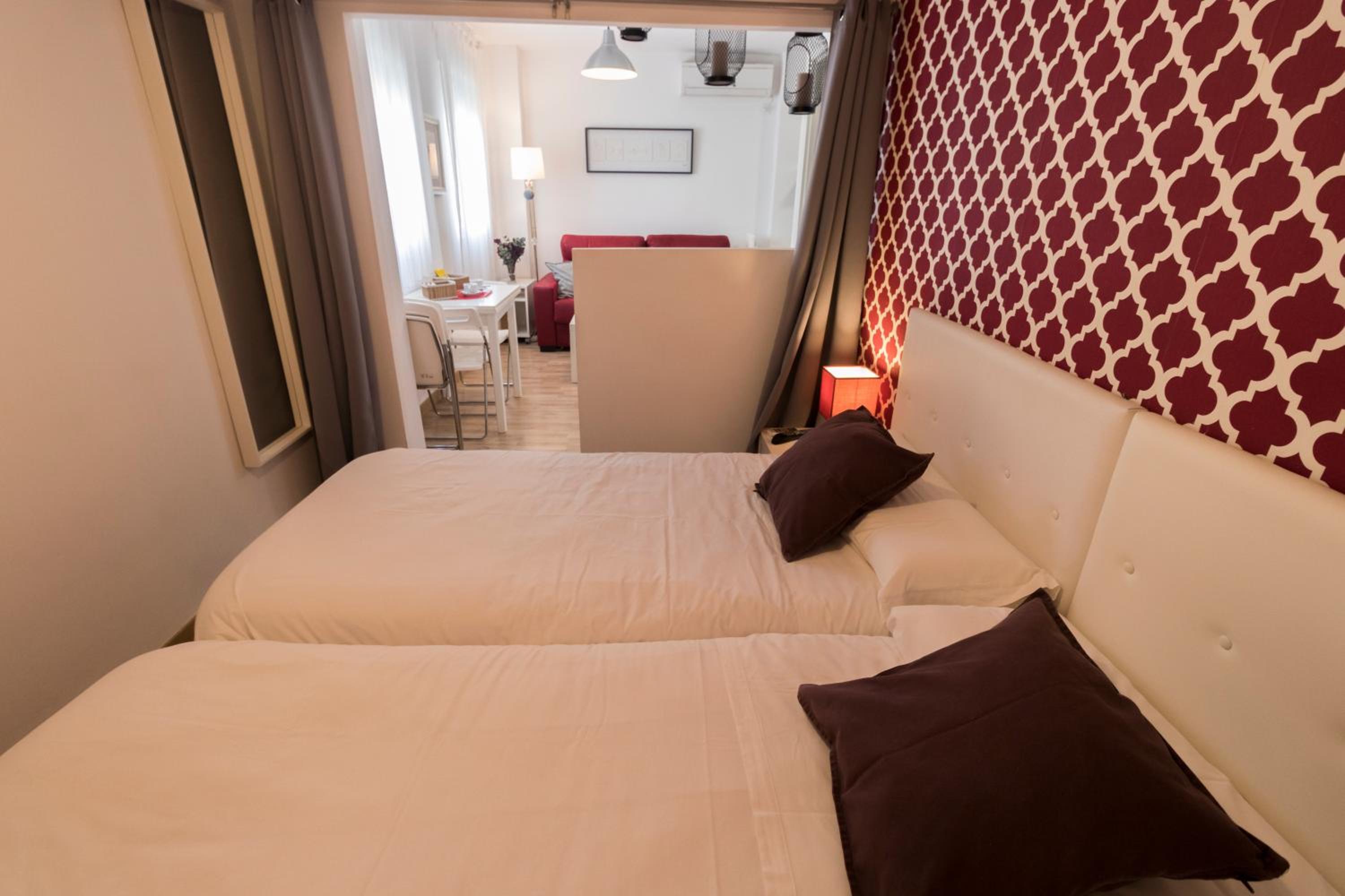 One-Bedroom Apartment - Photo 3