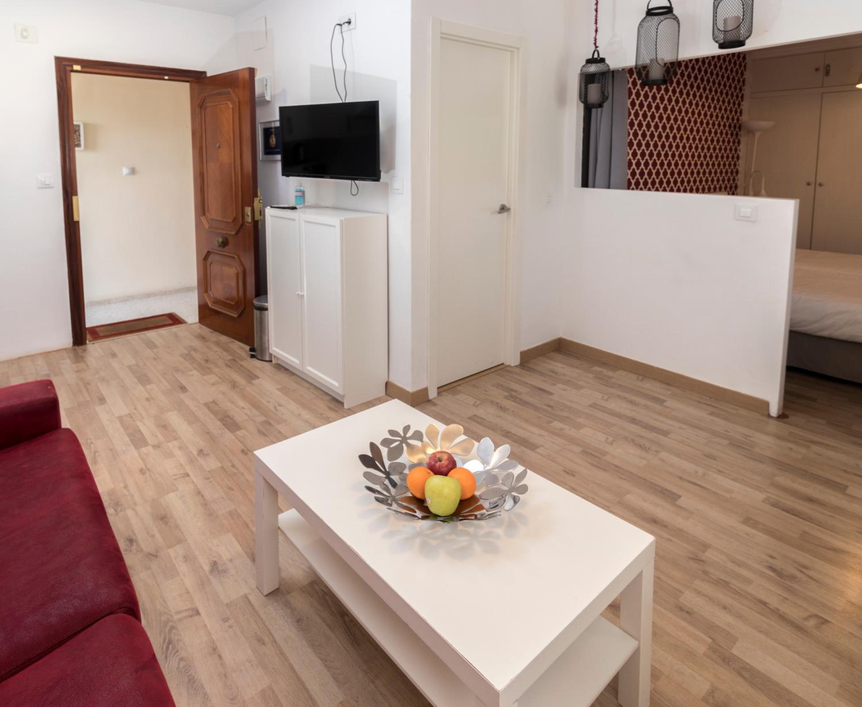One-Bedroom Apartment - Photo 11
