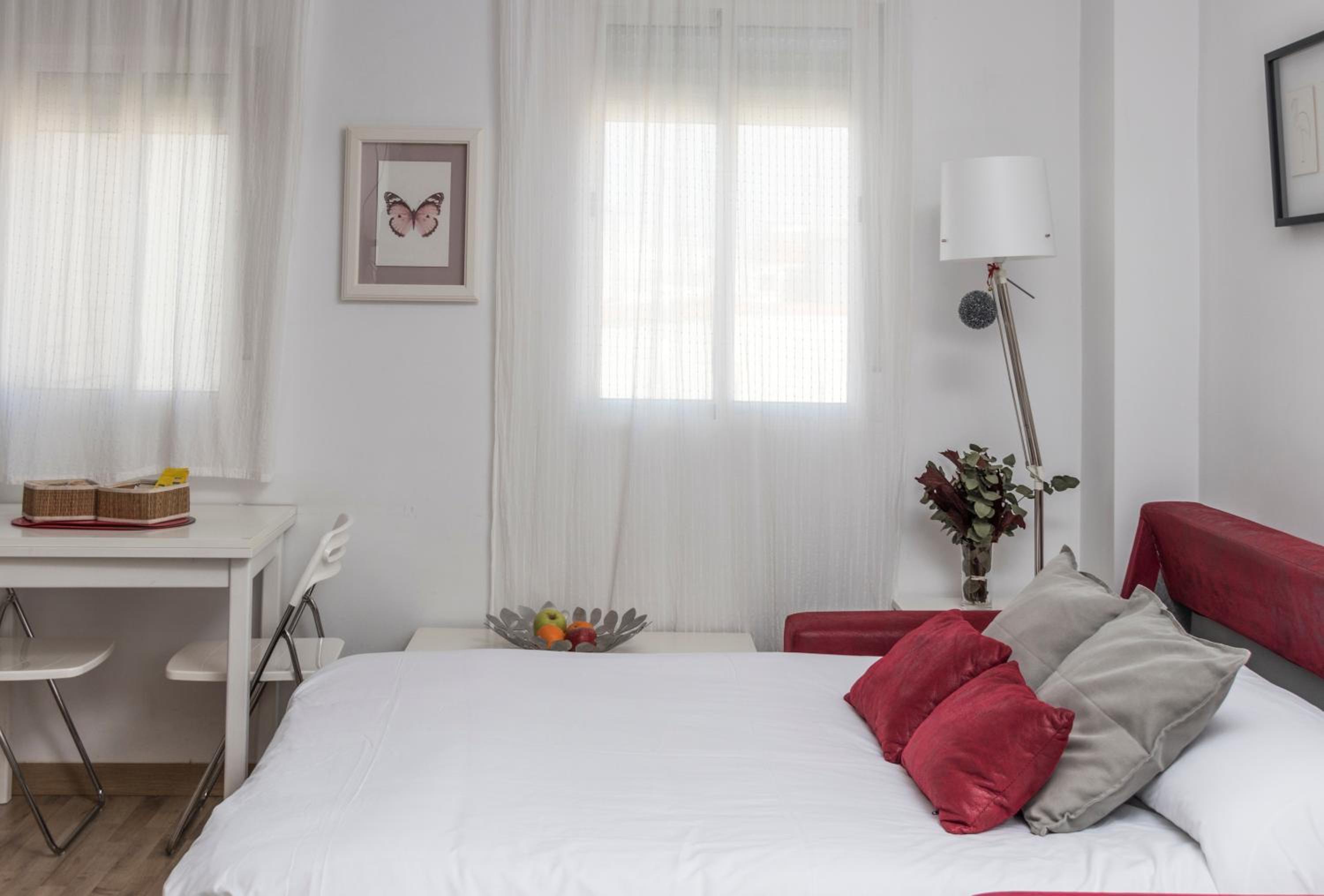 One-Bedroom Apartment - Photo 15