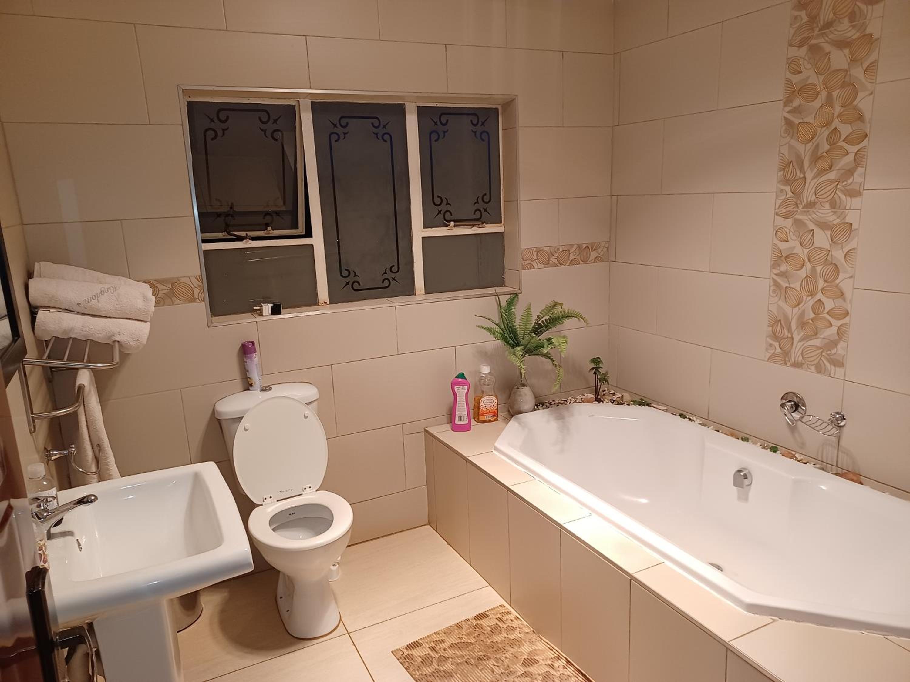 Queen Room - Photo 3