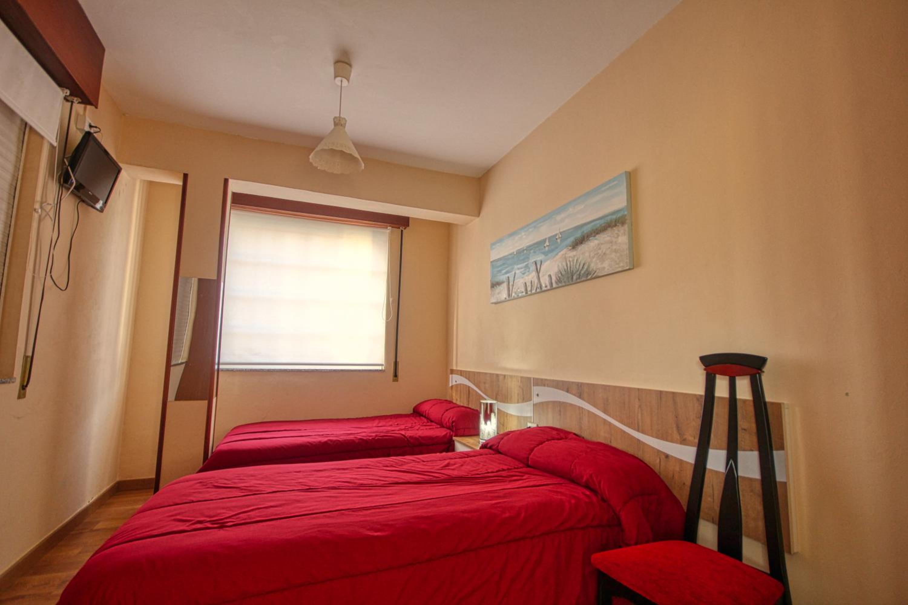 Double Room with Private Bathroom - Photo 4