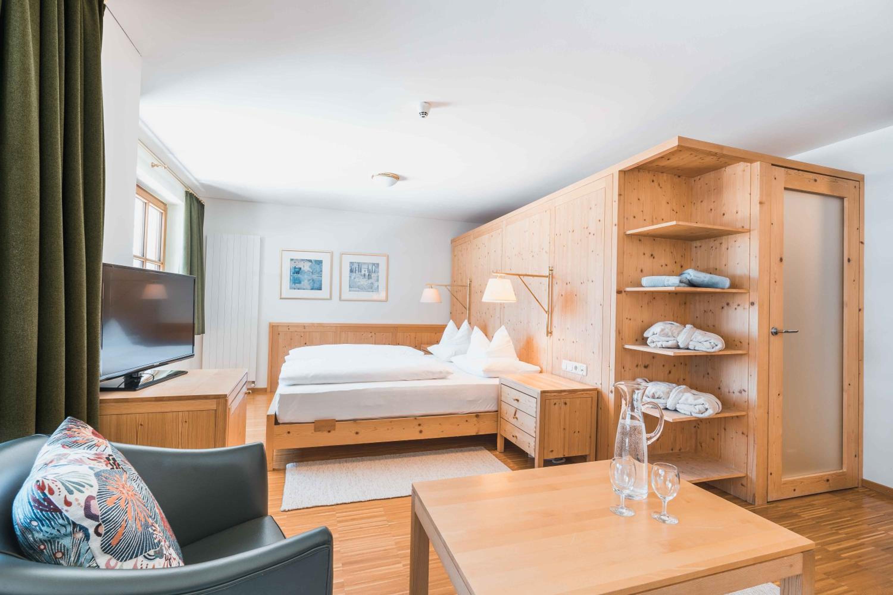 Junior Suite with Balcony photo 2