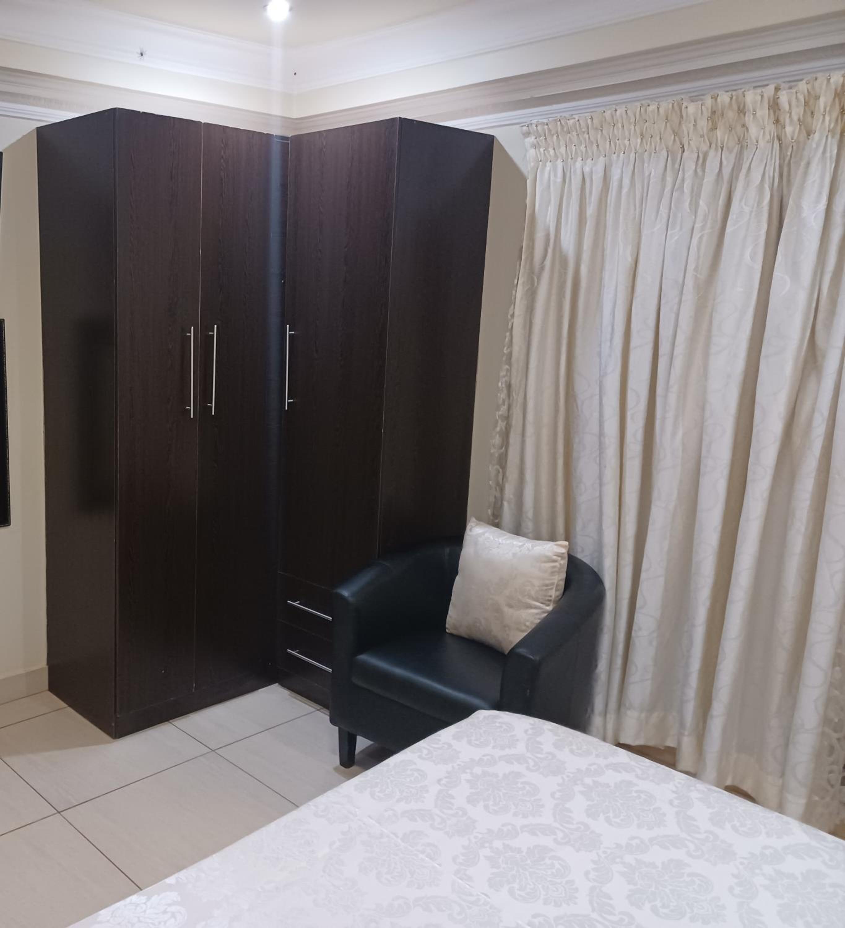 Queen Room - Photo 6