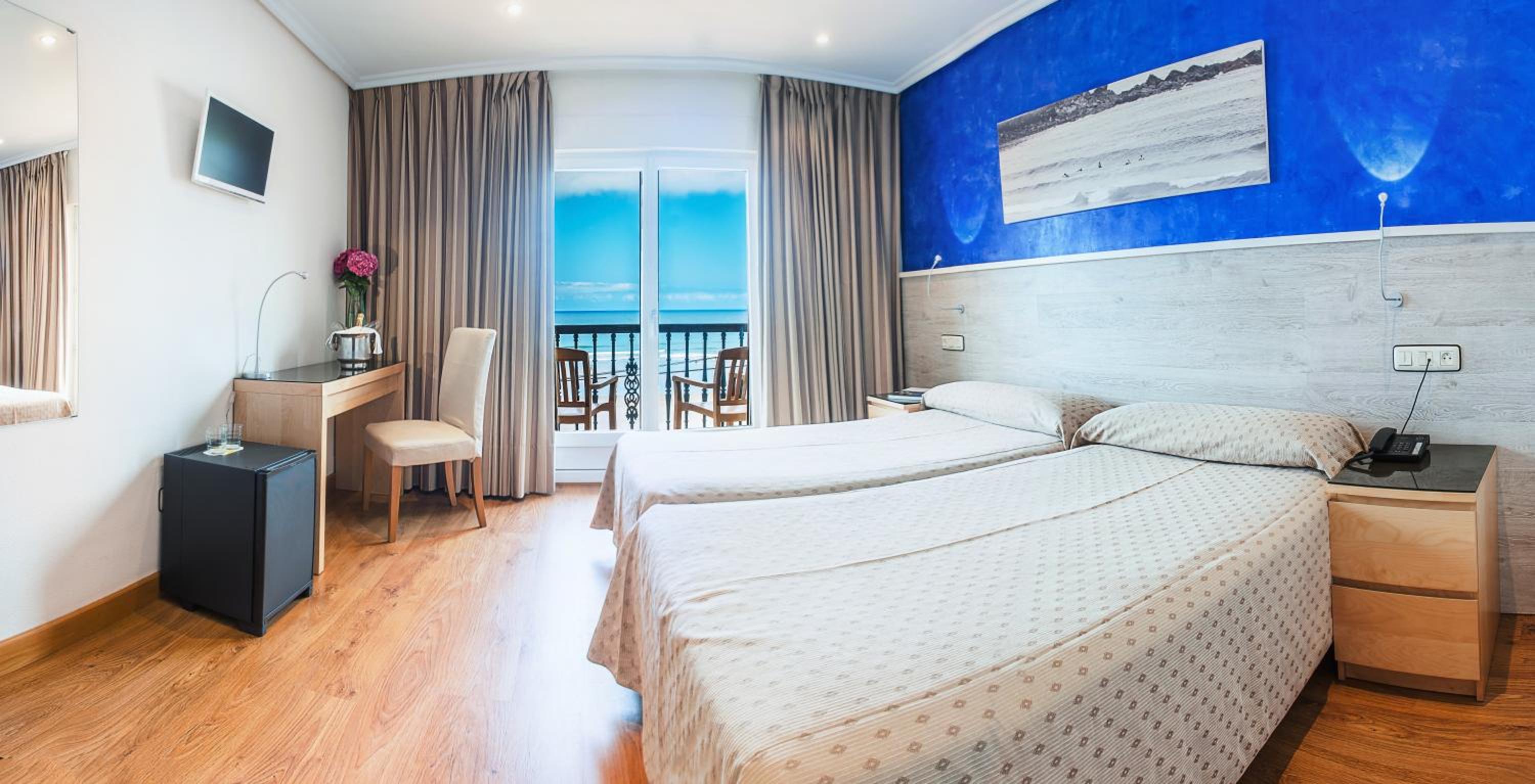 Superior Double Room with Balcony and Sea View photo 3