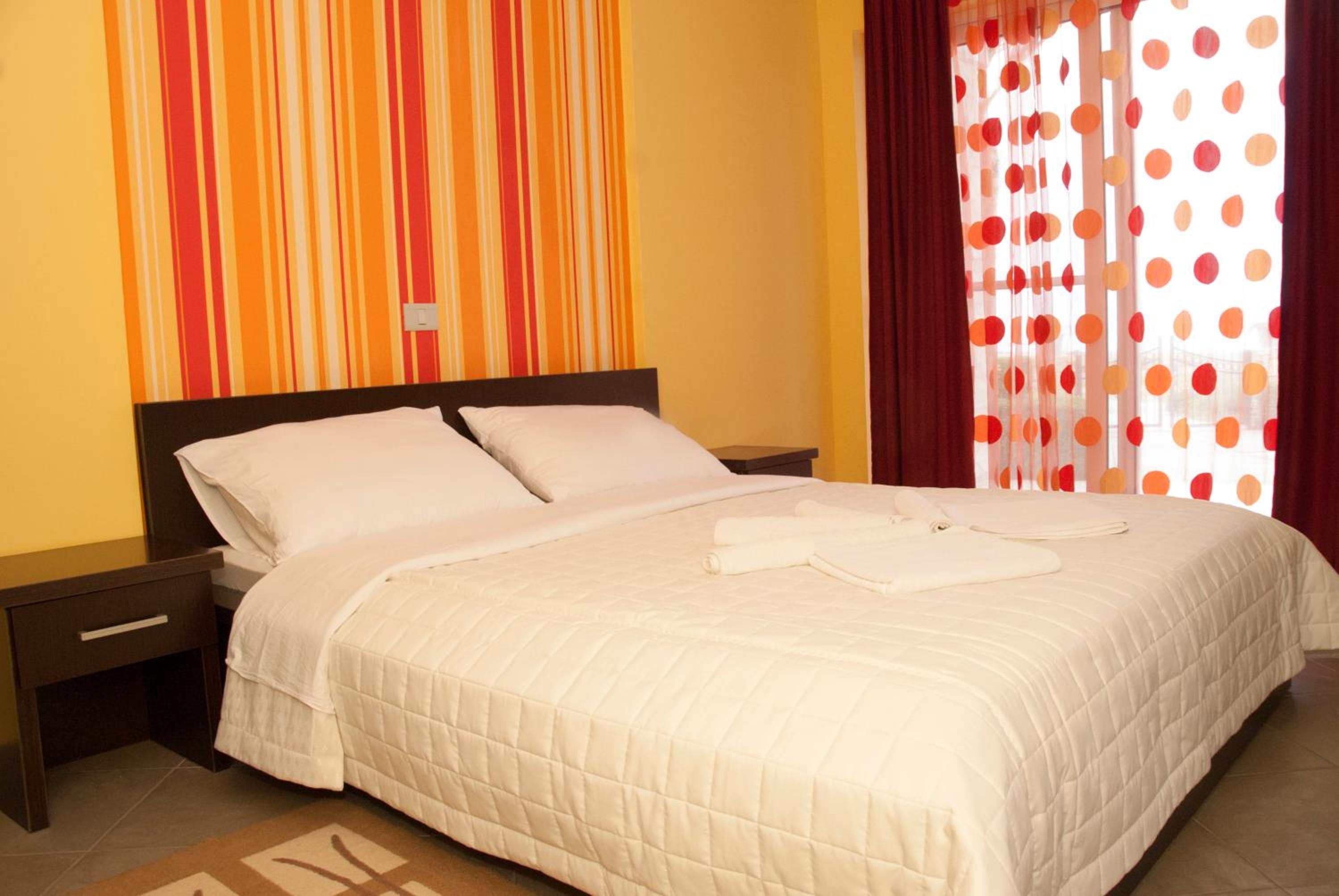 One-Bedroom Apartment with Sofa Bed - Photo 4