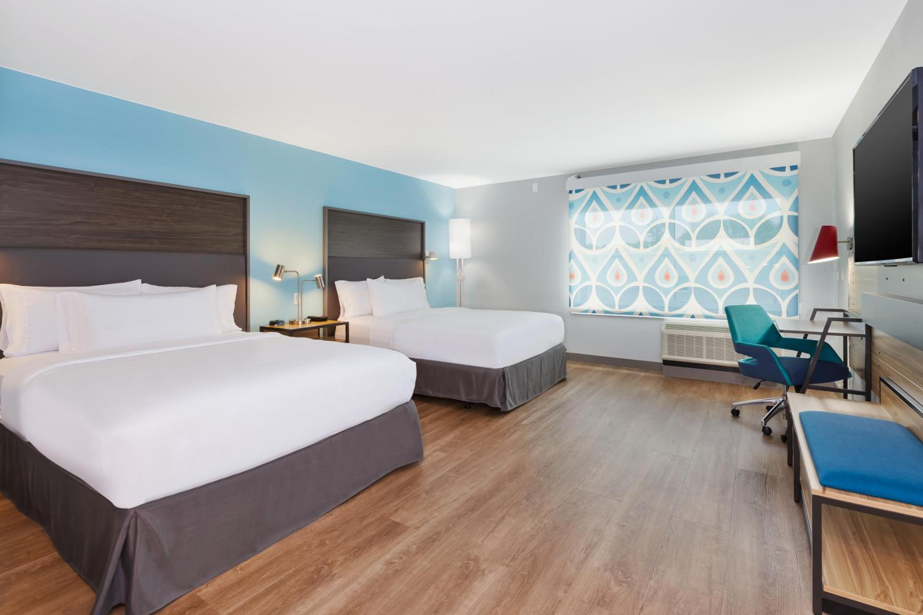 Queen Room with Two Queen Beds and Roll-In Shower - Mobility Access - Photo 1