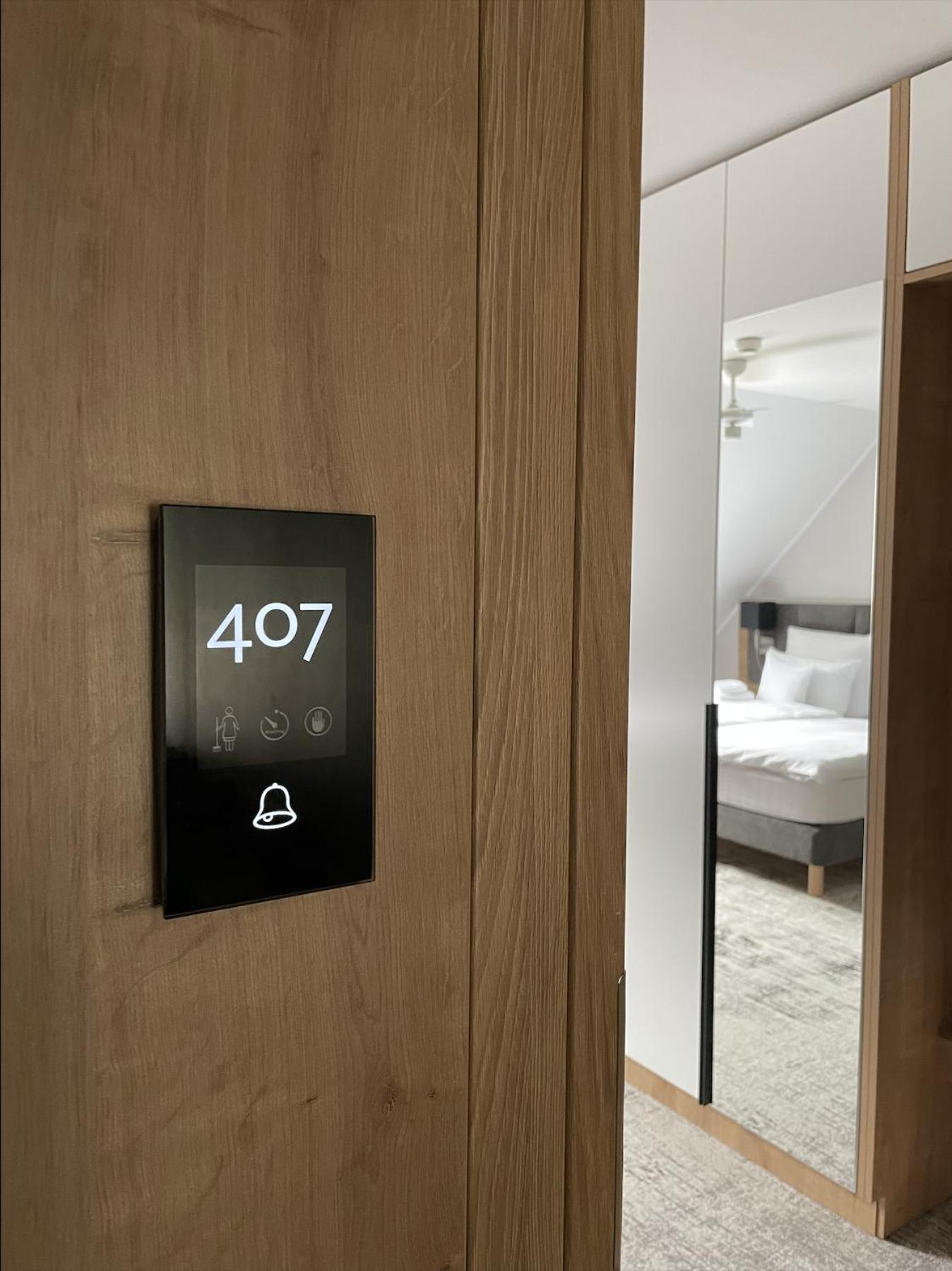 Standard Double or Twin Room - Photo 7